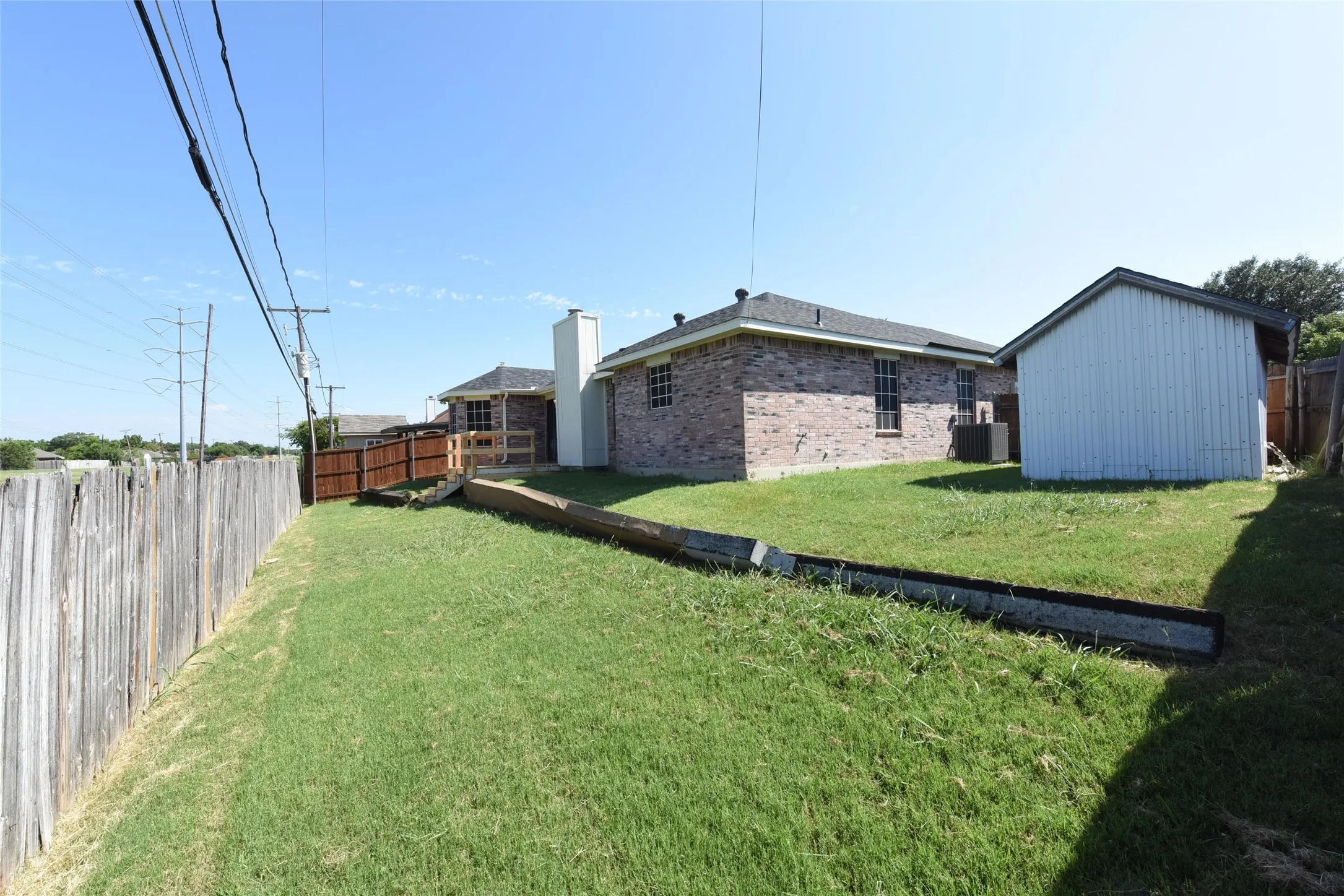 Single Family Residence For Rent in Tarrant County , 6419 Brookhaven Trail, Arlington, Texas 76001, 3 Bedroom, 2 Bathroom, 2 Garage spaces, 1,363 Sqft, built in 1995, mls#21302451, Real Estate Agent in Arlington, Homes For Rent in Tarrant county, Homes For Rent in Arlington, Realtor in Arlington Texas, Real Estate Brokerage Independent Realty Texas, Luminita Cordes Realtor
