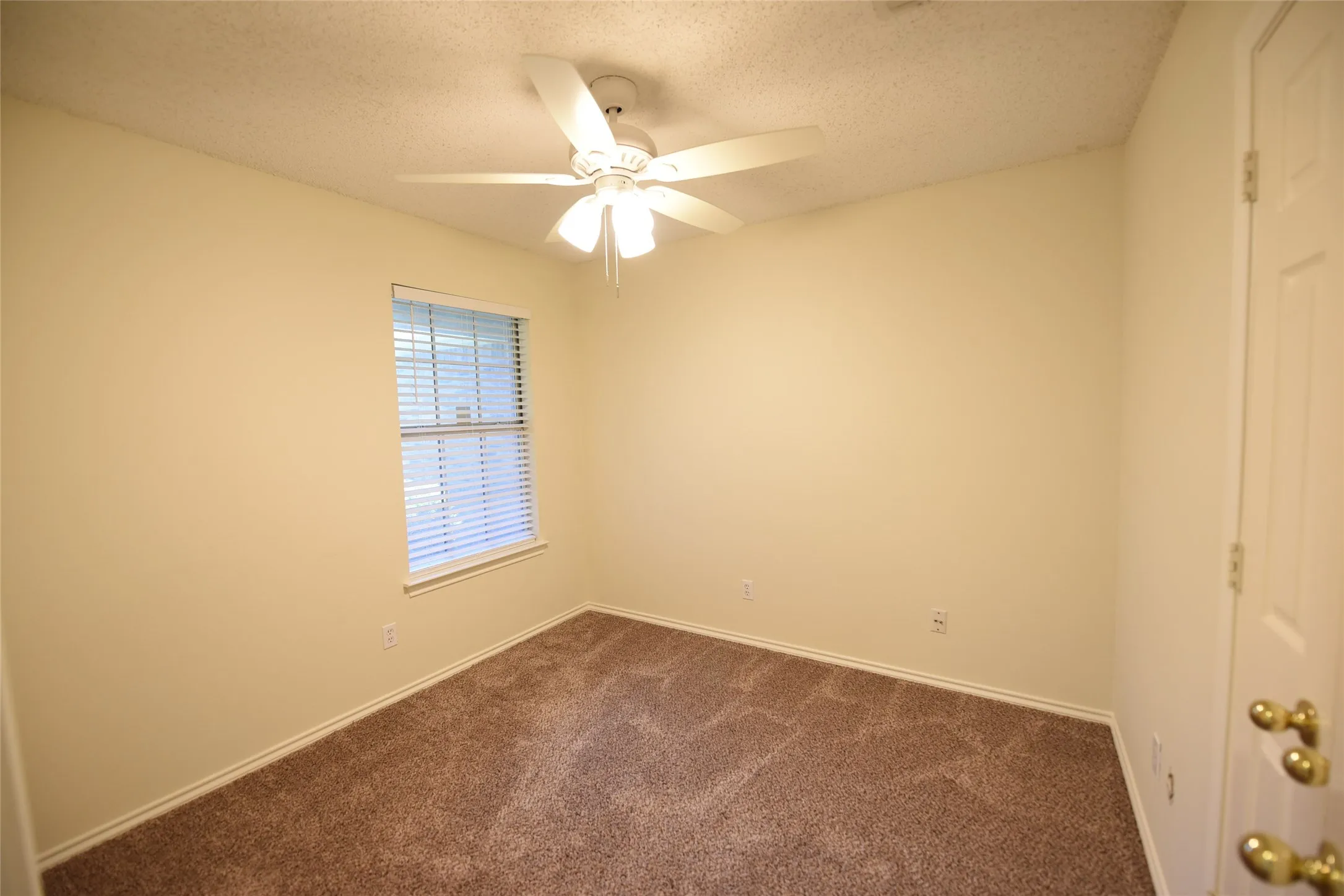 Single Family Residence For Rent in Tarrant County , 6419 Brookhaven Trail, Arlington, Texas 76001, 3 Bedroom, 2 Bathroom, 2 Garage spaces, 1,363 Sqft, built in 1995, mls#21302451, Real Estate Agent in Arlington, Homes For Rent in Tarrant county, Homes For Rent in Arlington, Realtor in Arlington Texas, Real Estate Brokerage Independent Realty Texas, Luminita Cordes Realtor