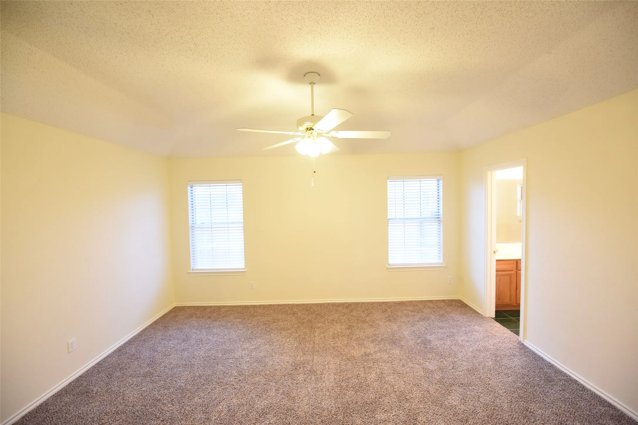 Single Family Residence For Rent in Tarrant County , 6419 Brookhaven Trail, Arlington, Texas 76001, 3 Bedroom, 2 Bathroom, 2 Garage spaces, 1,363 Sqft, built in 1995, mls#21302451, Real Estate Agent in Arlington, Homes For Rent in Tarrant county, Homes For Rent in Arlington, Realtor in Arlington Texas, Real Estate Brokerage Independent Realty Texas, Luminita Cordes Realtor