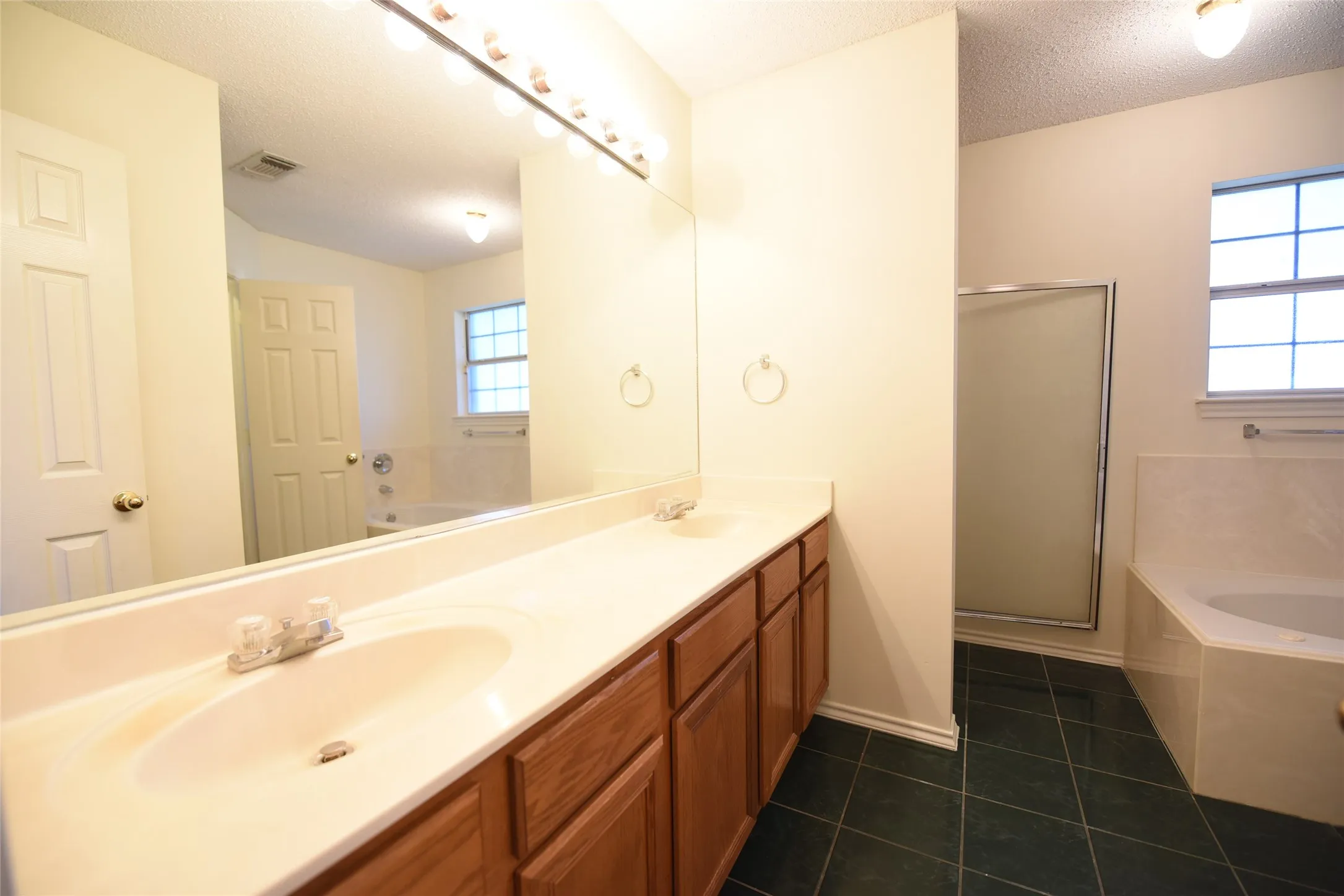 Single Family Residence For Rent in Tarrant County , 6419 Brookhaven Trail, Arlington, Texas 76001, 3 Bedroom, 2 Bathroom, 2 Garage spaces, 1,363 Sqft, built in 1995, mls#21302451, Real Estate Agent in Arlington, Homes For Rent in Tarrant county, Homes For Rent in Arlington, Realtor in Arlington Texas, Real Estate Brokerage Independent Realty Texas, Luminita Cordes Realtor