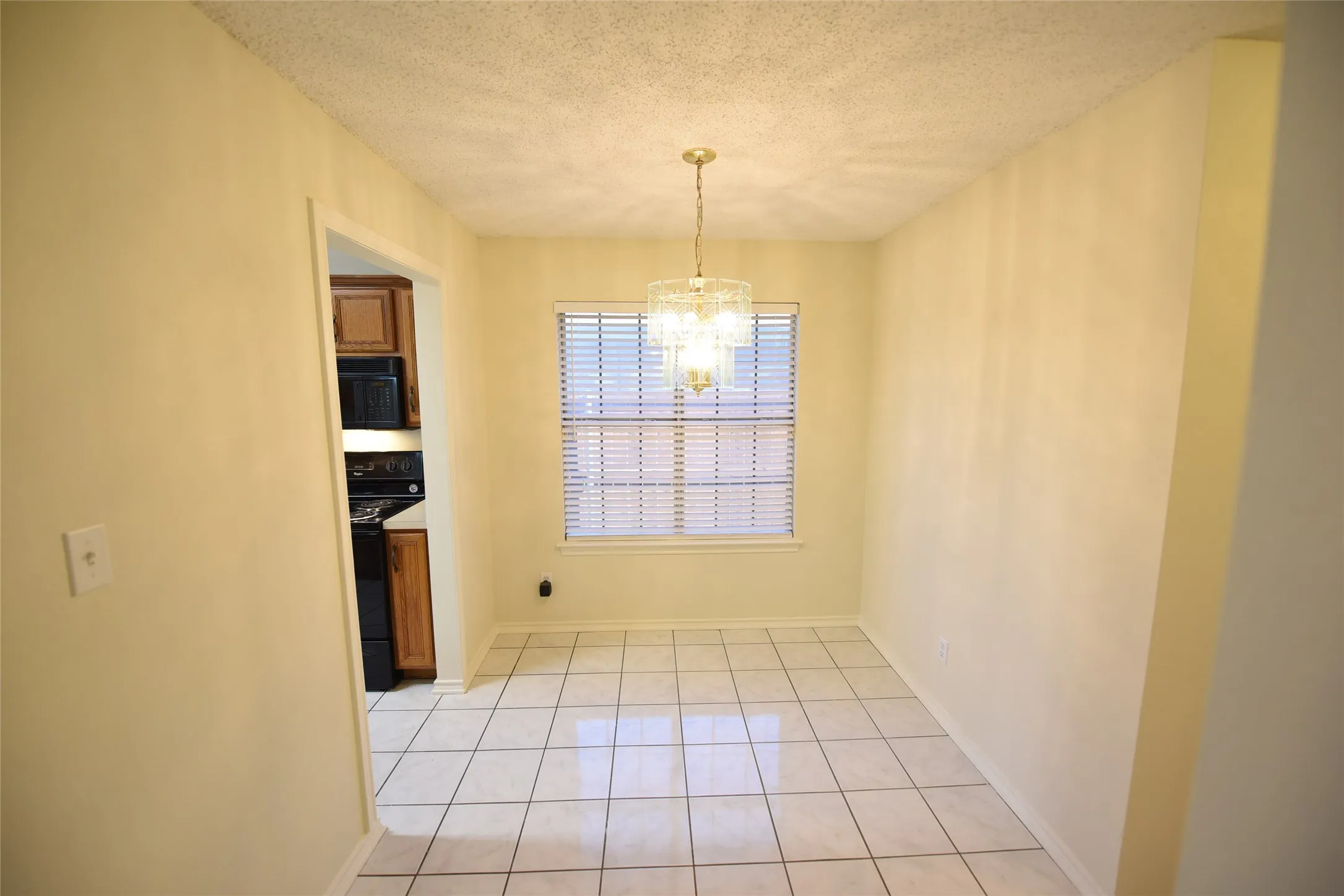 Single Family Residence For Rent in Tarrant County , 6419 Brookhaven Trail, Arlington, Texas 76001, 3 Bedroom, 2 Bathroom, 2 Garage spaces, 1,363 Sqft, built in 1995, mls#21302451, Real Estate Agent in Arlington, Homes For Rent in Tarrant county, Homes For Rent in Arlington, Realtor in Arlington Texas, Real Estate Brokerage Independent Realty Texas, Luminita Cordes Realtor
