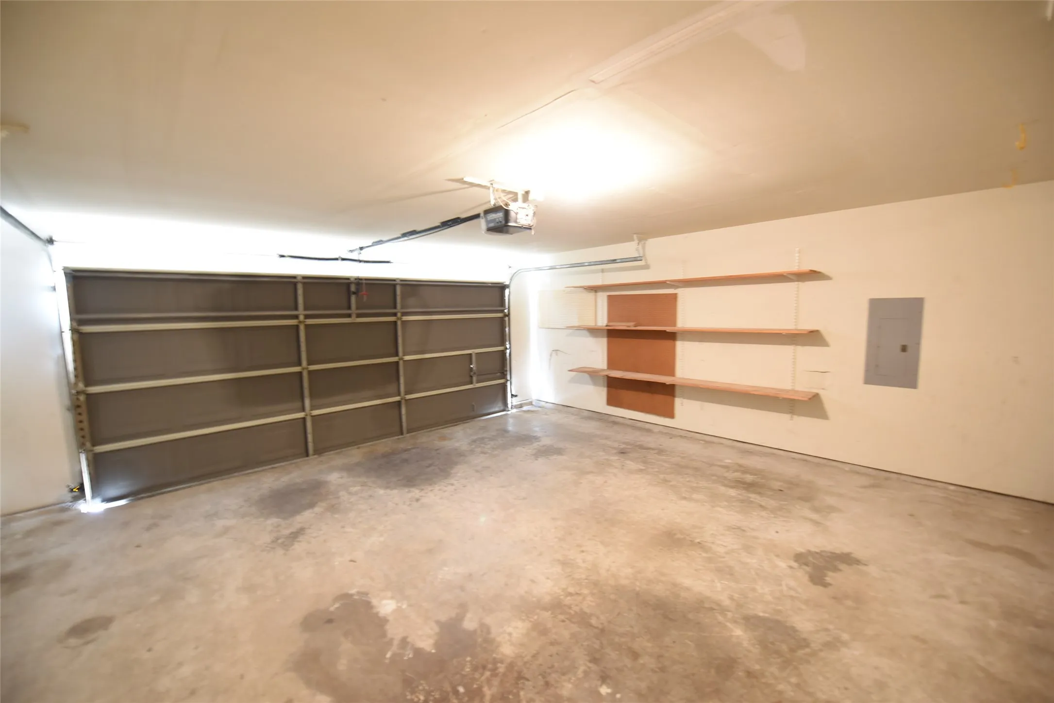 Single Family Residence For Rent in Tarrant County , 6419 Brookhaven Trail, Arlington, Texas 76001, 3 Bedroom, 2 Bathroom, 2 Garage spaces, 1,363 Sqft, built in 1995, mls#21302451, Real Estate Agent in Arlington, Homes For Rent in Tarrant county, Homes For Rent in Arlington, Realtor in Arlington Texas, Real Estate Brokerage Independent Realty Texas, Luminita Cordes Realtor