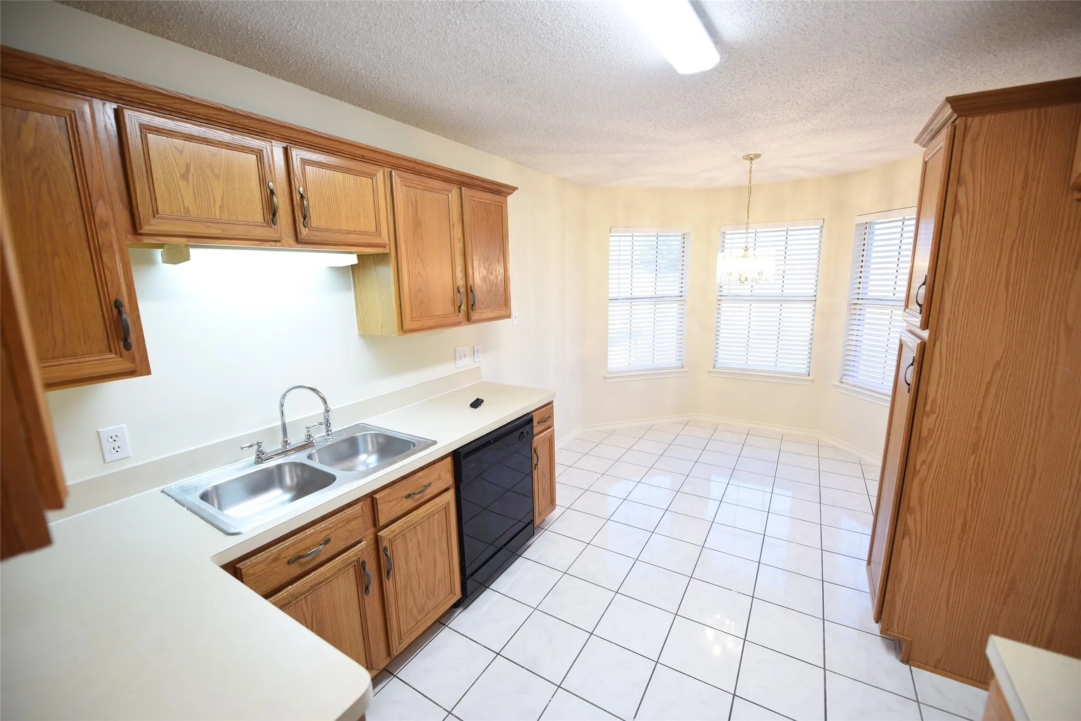 Single Family Residence For Rent in Tarrant County , 6419 Brookhaven Trail, Arlington, Texas 76001, 3 Bedroom, 2 Bathroom, 2 Garage spaces, 1,363 Sqft, built in 1995, mls#21302451, Real Estate Agent in Arlington, Homes For Rent in Tarrant county, Homes For Rent in Arlington, Realtor in Arlington Texas, Real Estate Brokerage Independent Realty Texas, Luminita Cordes Realtor