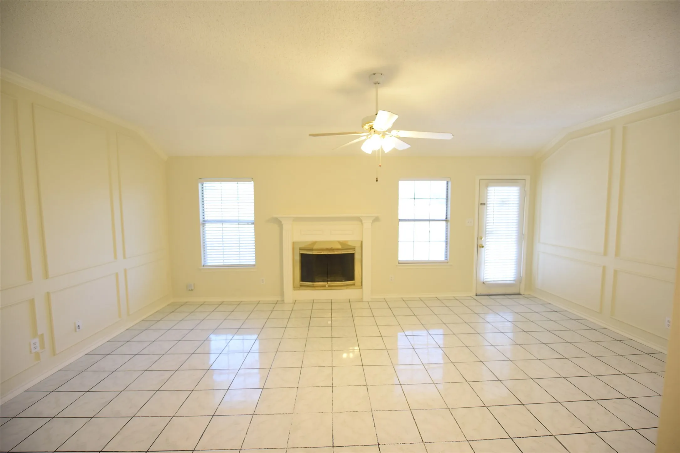 Single Family Residence For Rent in Tarrant County , 6419 Brookhaven Trail, Arlington, Texas 76001, 3 Bedroom, 2 Bathroom, 2 Garage spaces, 1,363 Sqft, built in 1995, mls#21302451, Real Estate Agent in Arlington, Homes For Rent in Tarrant county, Homes For Rent in Arlington, Realtor in Arlington Texas, Real Estate Brokerage Independent Realty Texas, Luminita Cordes Realtor