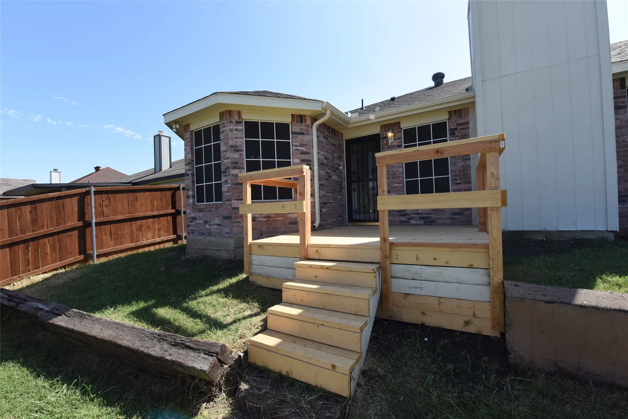 Single Family Residence For Rent in Tarrant County , 6419 Brookhaven Trail, Arlington, Texas 76001, 3 Bedroom, 2 Bathroom, 2 Garage spaces, 1,363 Sqft, built in 1995, mls#21302451, Real Estate Agent in Arlington, Homes For Rent in Tarrant county, Homes For Rent in Arlington, Realtor in Arlington Texas, Real Estate Brokerage Independent Realty Texas, Luminita Cordes Realtor
