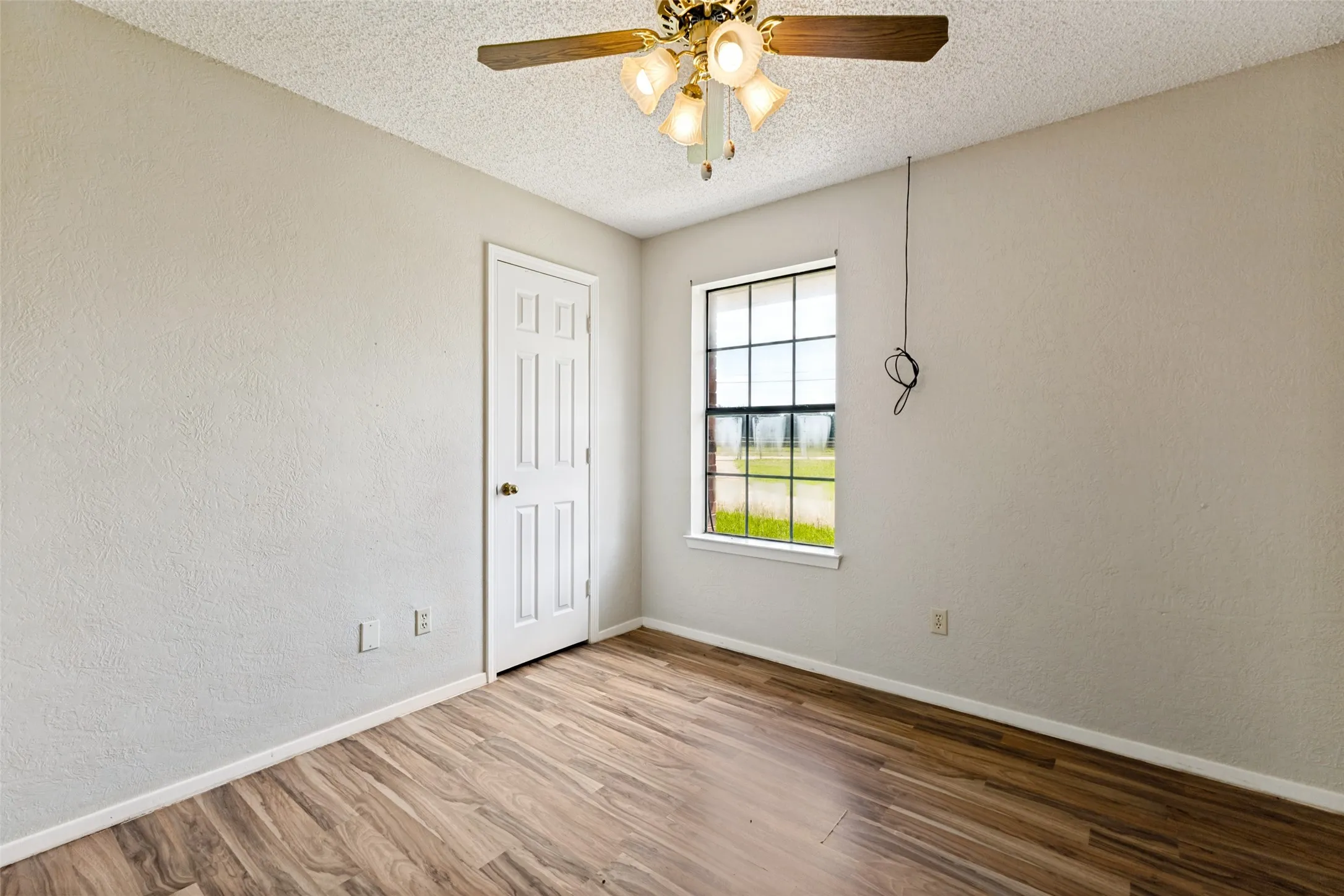 Bedroom with ceiling fan (2nd home)