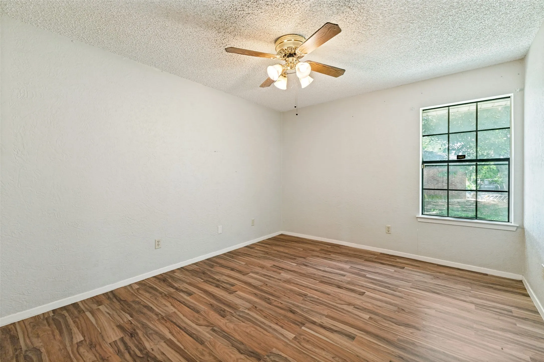Bedroom with ceiling fan
