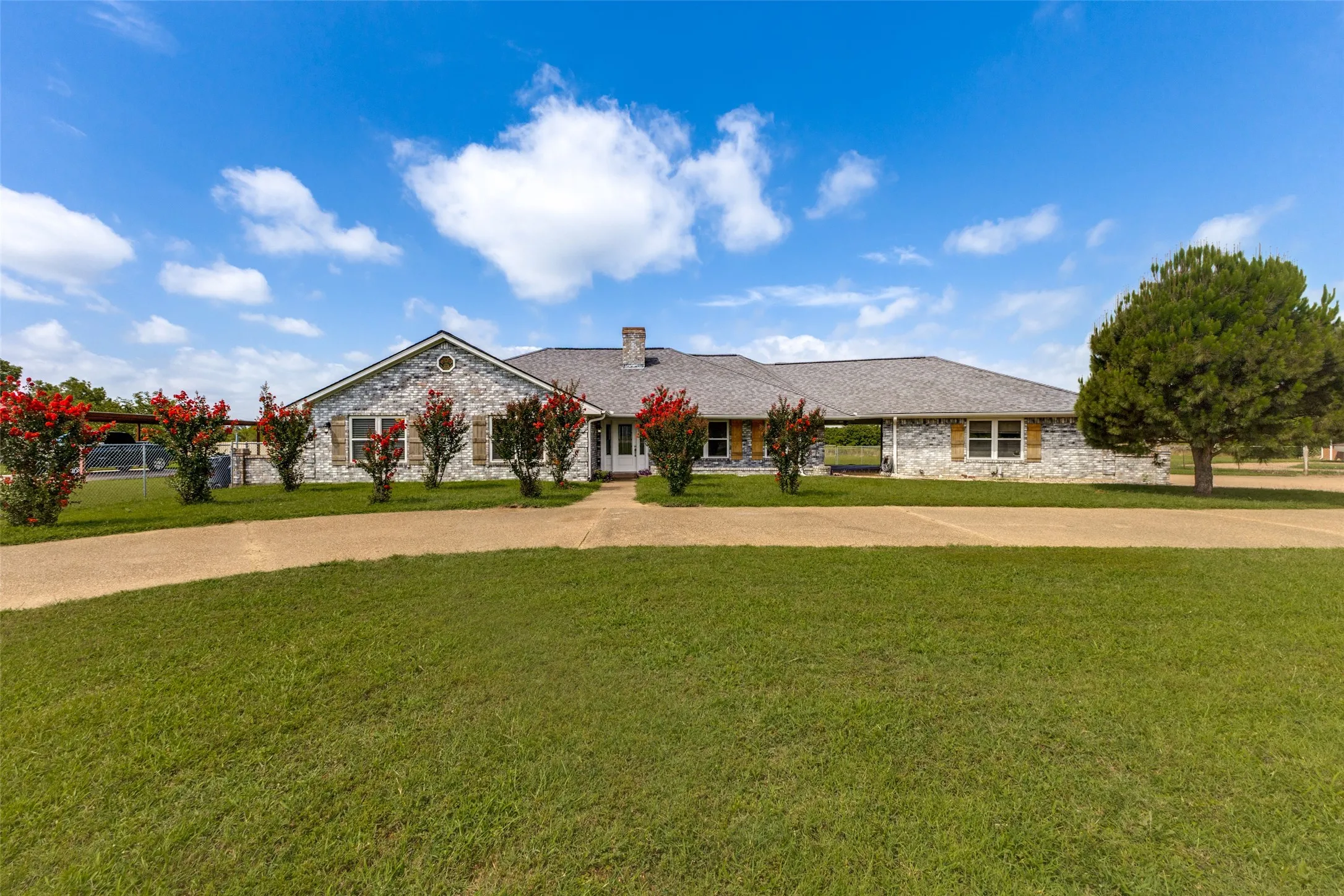Main Home 1992 SF -
3 bedrooms, 2.5 bathrooms