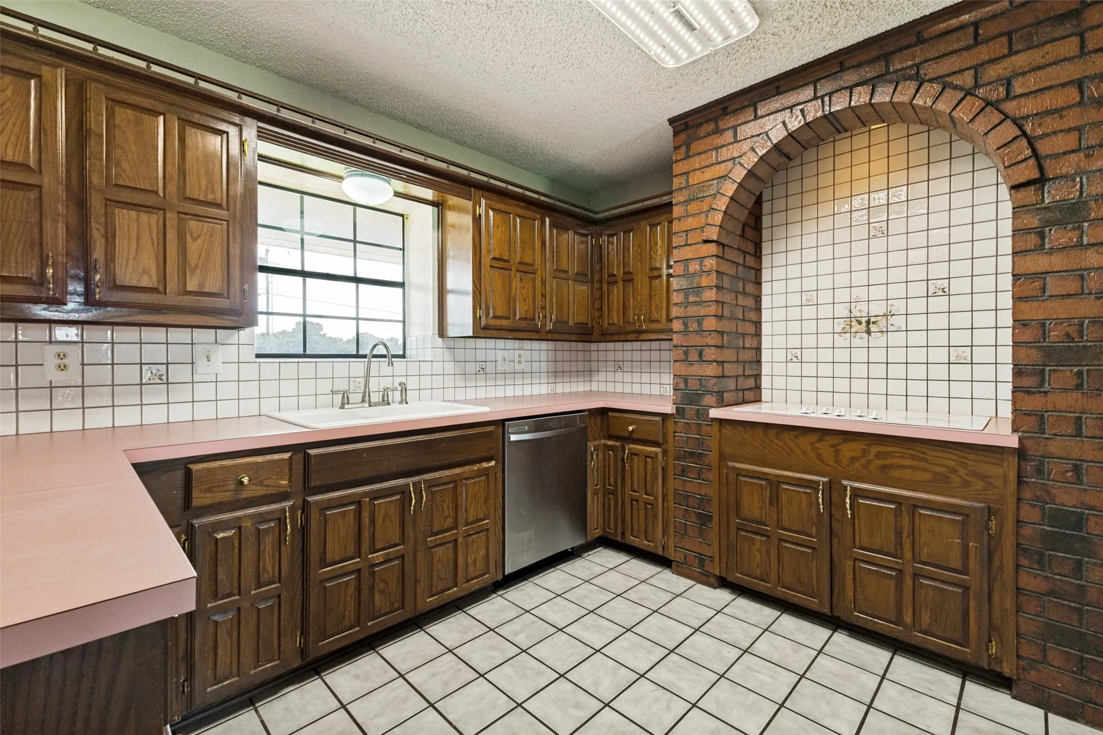 Spacious kitchen with real Oakwood cabinets white porcelain sink, electric cooktop and SS dishwasher (2nd home)