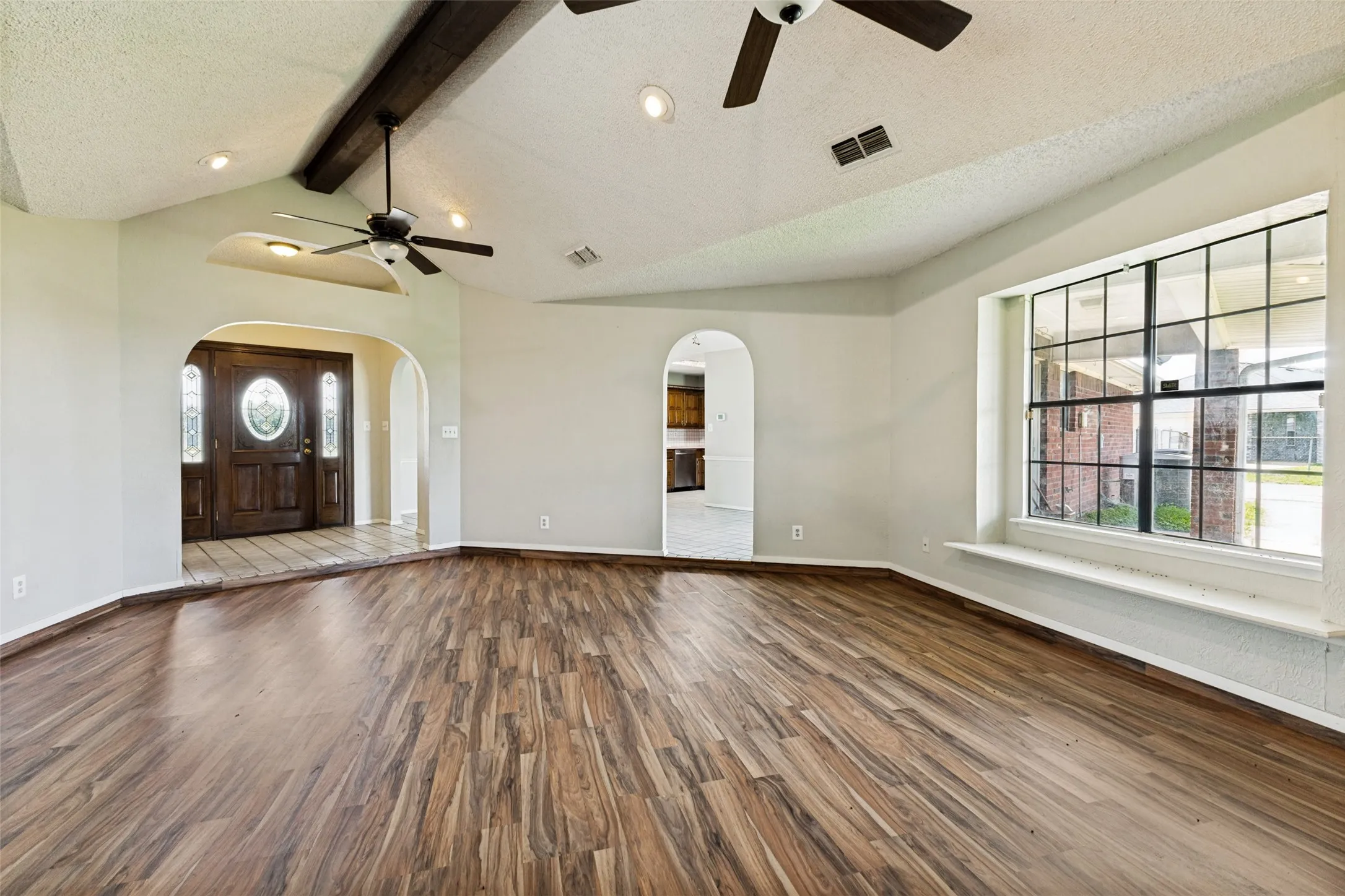 Vaulted ceiling and ceiling fans in family room (2nd home)