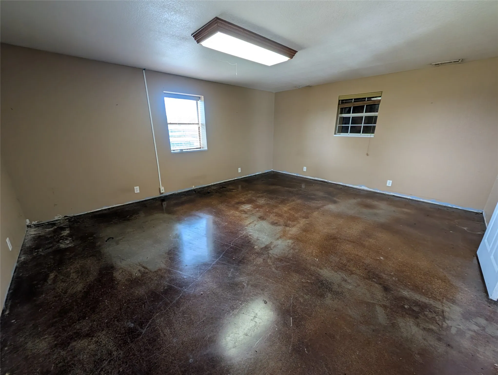 Warehouse For Sale in Freestone County , 375 Interstate 45 N, Fairfield, Texas 75840, 0, 0, Garage spaces, 0 Sqft, built in 1975, Price $1,450,000, mls#21311517, Real Estate Agent in Fairfield, Homes For Sale in Freestone county, Homes For Sale in Fairfield, Realtor in Fairfield Texas, Real Estate Brokerage Independent Realty Texas, Luminita Cordes Realtor