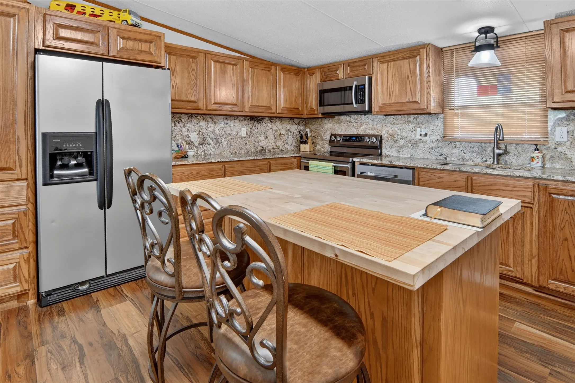 Mobile Home For Sale in Palo Pinto County , 313 Butler Point Road, Possum Kingdom Lake, Texas 76449, 3 Bedroom, 2 Bathroom, 2 Garage spaces, 2,100 Sqft, built in 2001, mls#21310915, Real Estate Agent in Possum Kingdom Lake, Homes For Sale in Palo Pinto county, Homes For Sale in Possum Kingdom Lake, Realtor in Possum Kingdom Lake Texas, Real Estate Brokerage Independent Realty Texas, Luminita Cordes Realtor