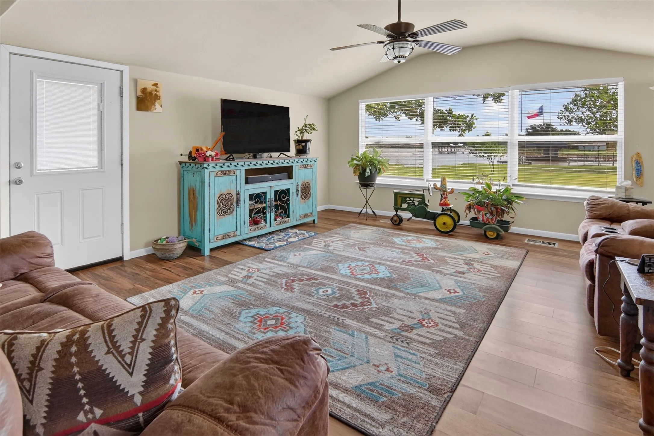 Mobile Home For Sale in Palo Pinto County , 313 Butler Point Road, Possum Kingdom Lake, Texas 76449, 3 Bedroom, 2 Bathroom, 2 Garage spaces, 2,100 Sqft, built in 2001, mls#21310915, Real Estate Agent in Possum Kingdom Lake, Homes For Sale in Palo Pinto county, Homes For Sale in Possum Kingdom Lake, Realtor in Possum Kingdom Lake Texas, Real Estate Brokerage Independent Realty Texas, Luminita Cordes Realtor