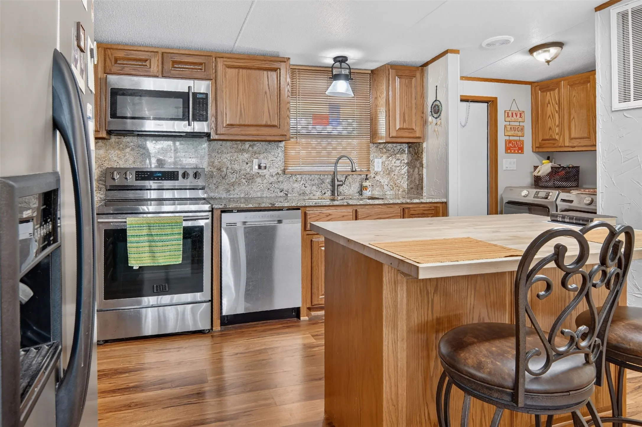 Mobile Home For Sale in Palo Pinto County , 313 Butler Point Road, Possum Kingdom Lake, Texas 76449, 3 Bedroom, 2 Bathroom, 2 Garage spaces, 2,100 Sqft, built in 2001, mls#21310915, Real Estate Agent in Possum Kingdom Lake, Homes For Sale in Palo Pinto county, Homes For Sale in Possum Kingdom Lake, Realtor in Possum Kingdom Lake Texas, Real Estate Brokerage Independent Realty Texas, Luminita Cordes Realtor