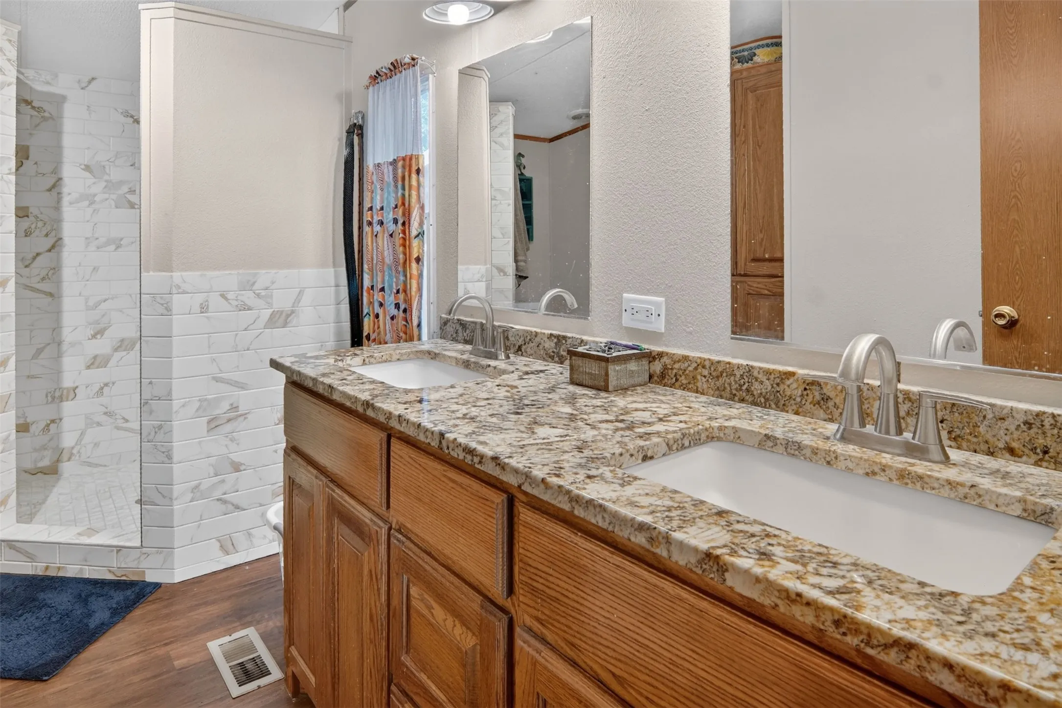 Mobile Home For Sale in Palo Pinto County , 313 Butler Point Road, Possum Kingdom Lake, Texas 76449, 3 Bedroom, 2 Bathroom, 2 Garage spaces, 2,100 Sqft, built in 2001, mls#21310915, Real Estate Agent in Possum Kingdom Lake, Homes For Sale in Palo Pinto county, Homes For Sale in Possum Kingdom Lake, Realtor in Possum Kingdom Lake Texas, Real Estate Brokerage Independent Realty Texas, Luminita Cordes Realtor