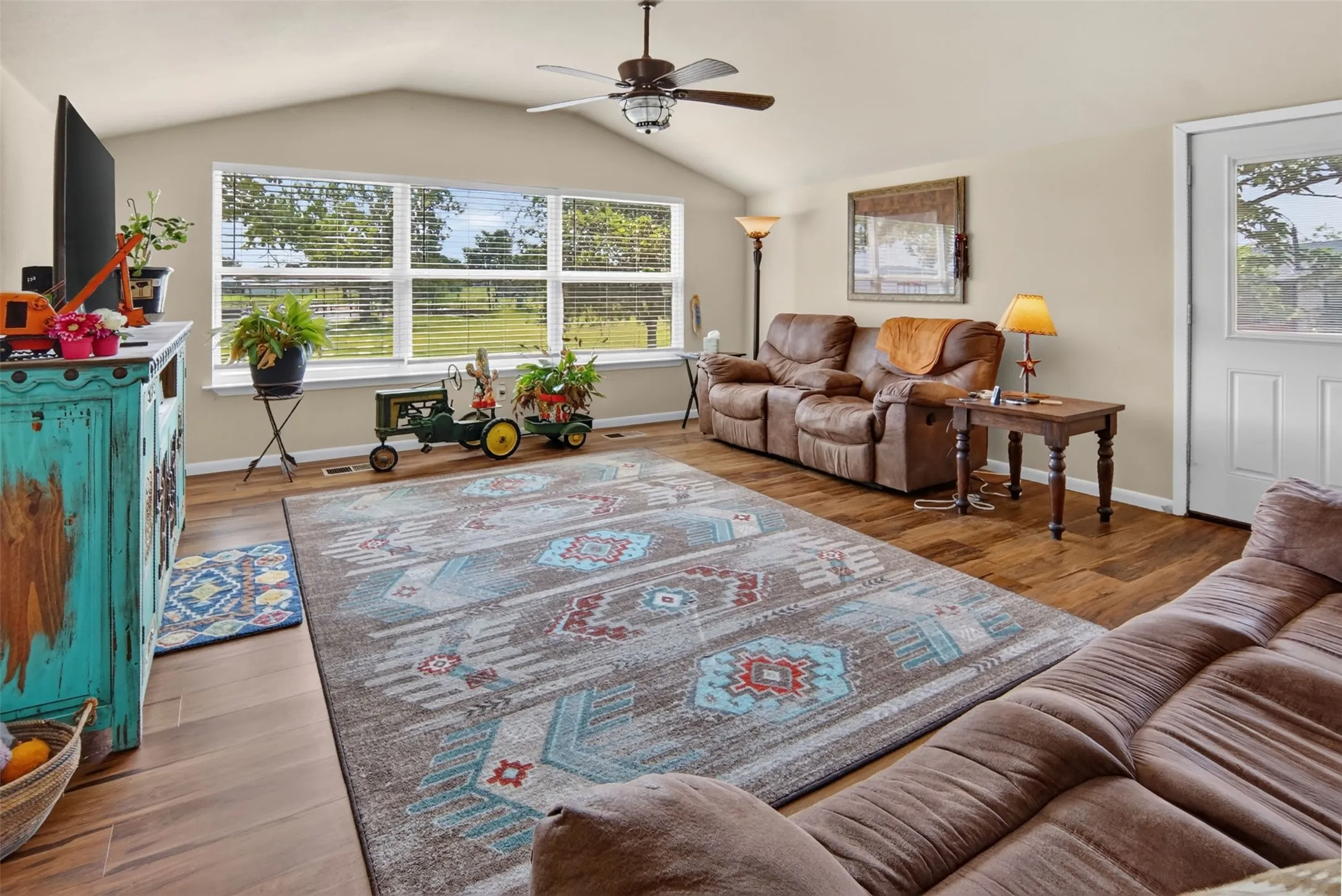 Mobile Home For Sale in Palo Pinto County , 313 Butler Point Road, Possum Kingdom Lake, Texas 76449, 3 Bedroom, 2 Bathroom, 2 Garage spaces, 2,100 Sqft, built in 2001, mls#21310915, Real Estate Agent in Possum Kingdom Lake, Homes For Sale in Palo Pinto county, Homes For Sale in Possum Kingdom Lake, Realtor in Possum Kingdom Lake Texas, Real Estate Brokerage Independent Realty Texas, Luminita Cordes Realtor