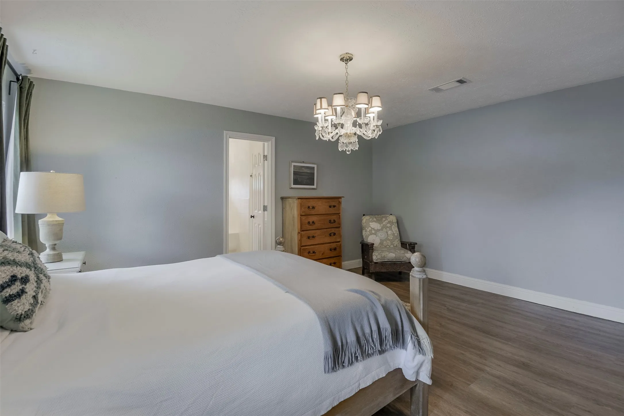 Single Family Residence For Sale in Dallas County , 510 N Clark Road, Duncanville, Texas 75116, 3 Bedroom, 3 Bathroom, 4 Garage spaces, 2,343 Sqft, built in 1977, mls#21310268, Real Estate Agent in Duncanville, Homes For Sale in Dallas county, Homes For Sale in Duncanville, Realtor in Duncanville Texas, Real Estate Brokerage Independent Realty Texas, Luminita Cordes Realtor