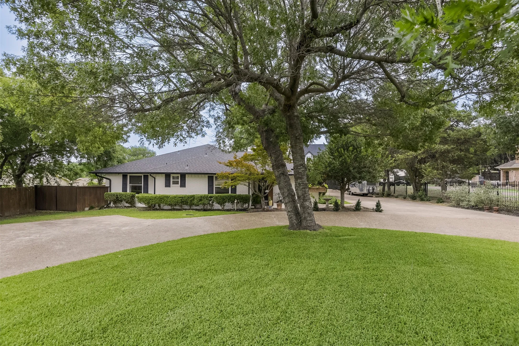 Single Family Residence For Sale in Dallas County , 510 N Clark Road, Duncanville, Texas 75116, 3 Bedroom, 3 Bathroom, 4 Garage spaces, 2,343 Sqft, built in 1977, mls#21310268, Real Estate Agent in Duncanville, Homes For Sale in Dallas county, Homes For Sale in Duncanville, Realtor in Duncanville Texas, Real Estate Brokerage Independent Realty Texas, Luminita Cordes Realtor