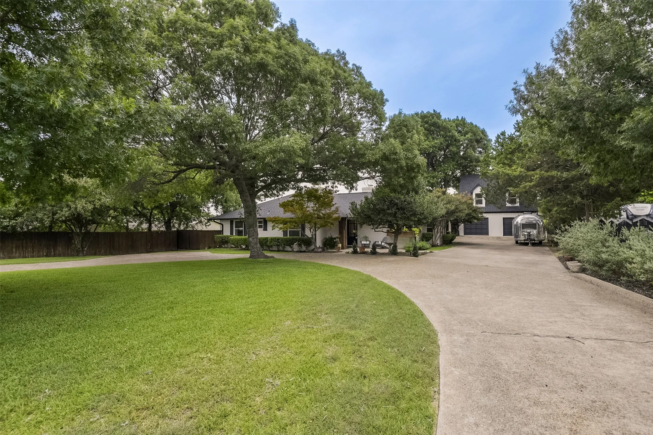 Single Family Residence For Sale in Dallas County , 510 N Clark Road, Duncanville, Texas 75116, 3 Bedroom, 3 Bathroom, 4 Garage spaces, 2,343 Sqft, built in 1977, mls#21310268, Real Estate Agent in Duncanville, Homes For Sale in Dallas county, Homes For Sale in Duncanville, Realtor in Duncanville Texas, Real Estate Brokerage Independent Realty Texas, Luminita Cordes Realtor
