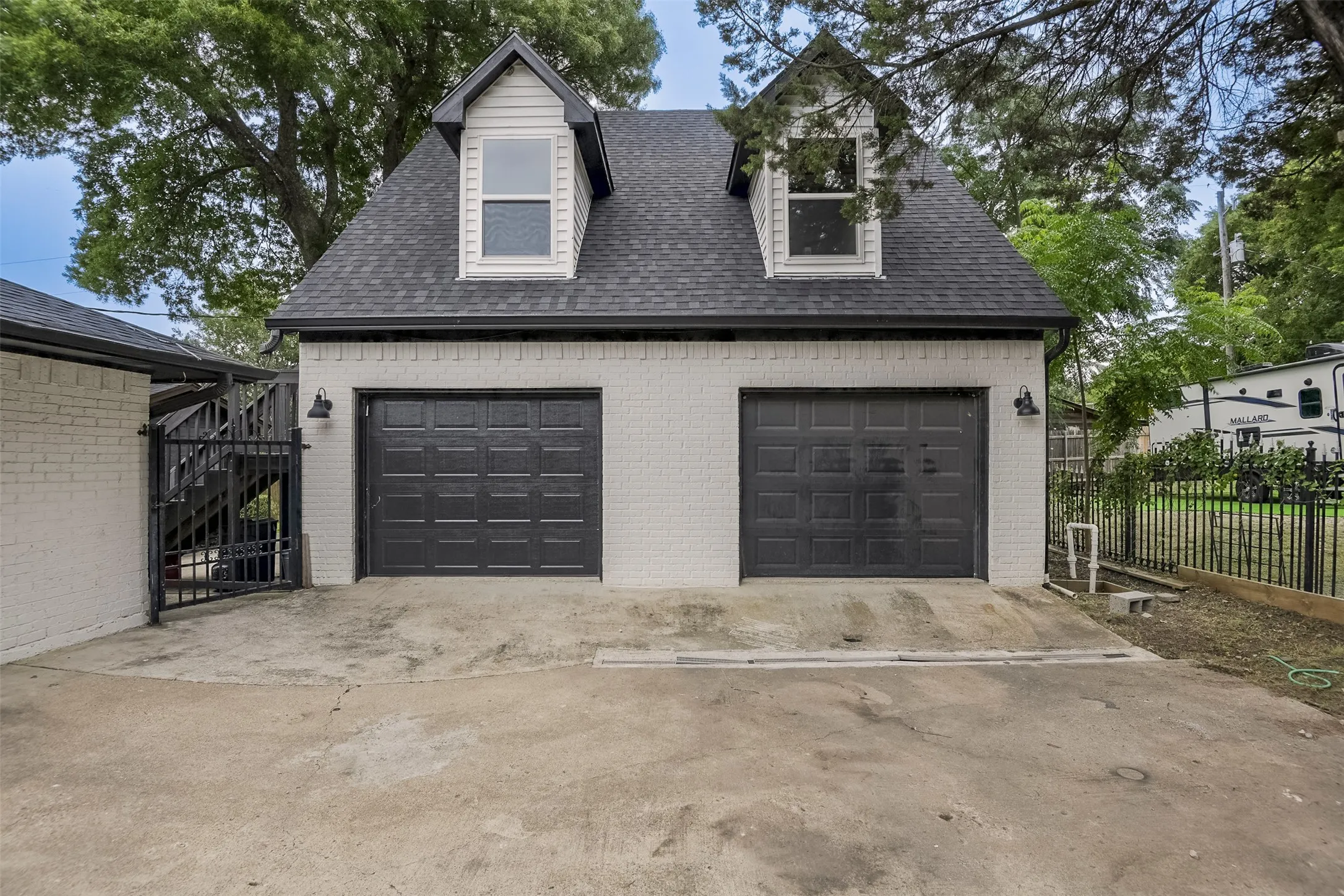 Single Family Residence For Sale in Dallas County , 510 N Clark Road, Duncanville, Texas 75116, 3 Bedroom, 3 Bathroom, 4 Garage spaces, 2,343 Sqft, built in 1977, mls#21310268, Real Estate Agent in Duncanville, Homes For Sale in Dallas county, Homes For Sale in Duncanville, Realtor in Duncanville Texas, Real Estate Brokerage Independent Realty Texas, Luminita Cordes Realtor