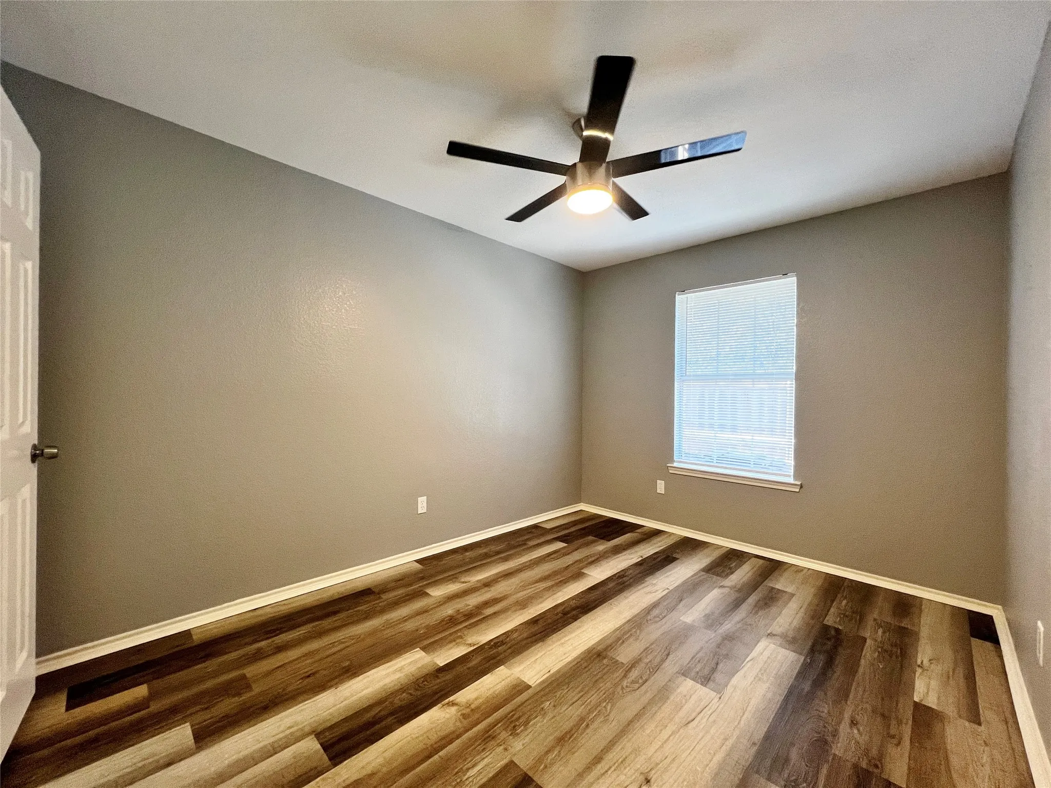 Duplex For Rent in Tarrant County , 1010 S Retta Street, Fort Worth, Texas 76111, 3 Bedroom, 2 Bathroom, Garage spaces, 916 Sqft, built in 2006, mls#21311604, Real Estate Agent in Fort Worth, Homes For Rent in Tarrant county, Homes For Rent in Fort Worth, Realtor in Fort Worth Texas, Real Estate Brokerage Independent Realty Texas, Luminita Cordes Realtor