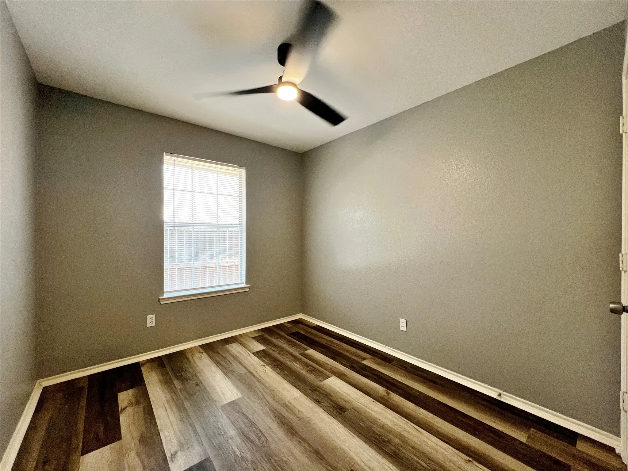 Duplex For Rent in Tarrant County , 1010 S Retta Street, Fort Worth, Texas 76111, 3 Bedroom, 2 Bathroom, Garage spaces, 916 Sqft, built in 2006, mls#21311604, Real Estate Agent in Fort Worth, Homes For Rent in Tarrant county, Homes For Rent in Fort Worth, Realtor in Fort Worth Texas, Real Estate Brokerage Independent Realty Texas, Luminita Cordes Realtor