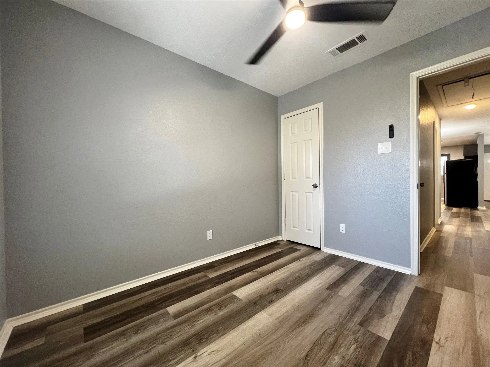 Duplex For Rent in Tarrant County , 1010 S Retta Street, Fort Worth, Texas 76111, 3 Bedroom, 2 Bathroom, Garage spaces, 916 Sqft, built in 2006, mls#21311604, Real Estate Agent in Fort Worth, Homes For Rent in Tarrant county, Homes For Rent in Fort Worth, Realtor in Fort Worth Texas, Real Estate Brokerage Independent Realty Texas, Luminita Cordes Realtor