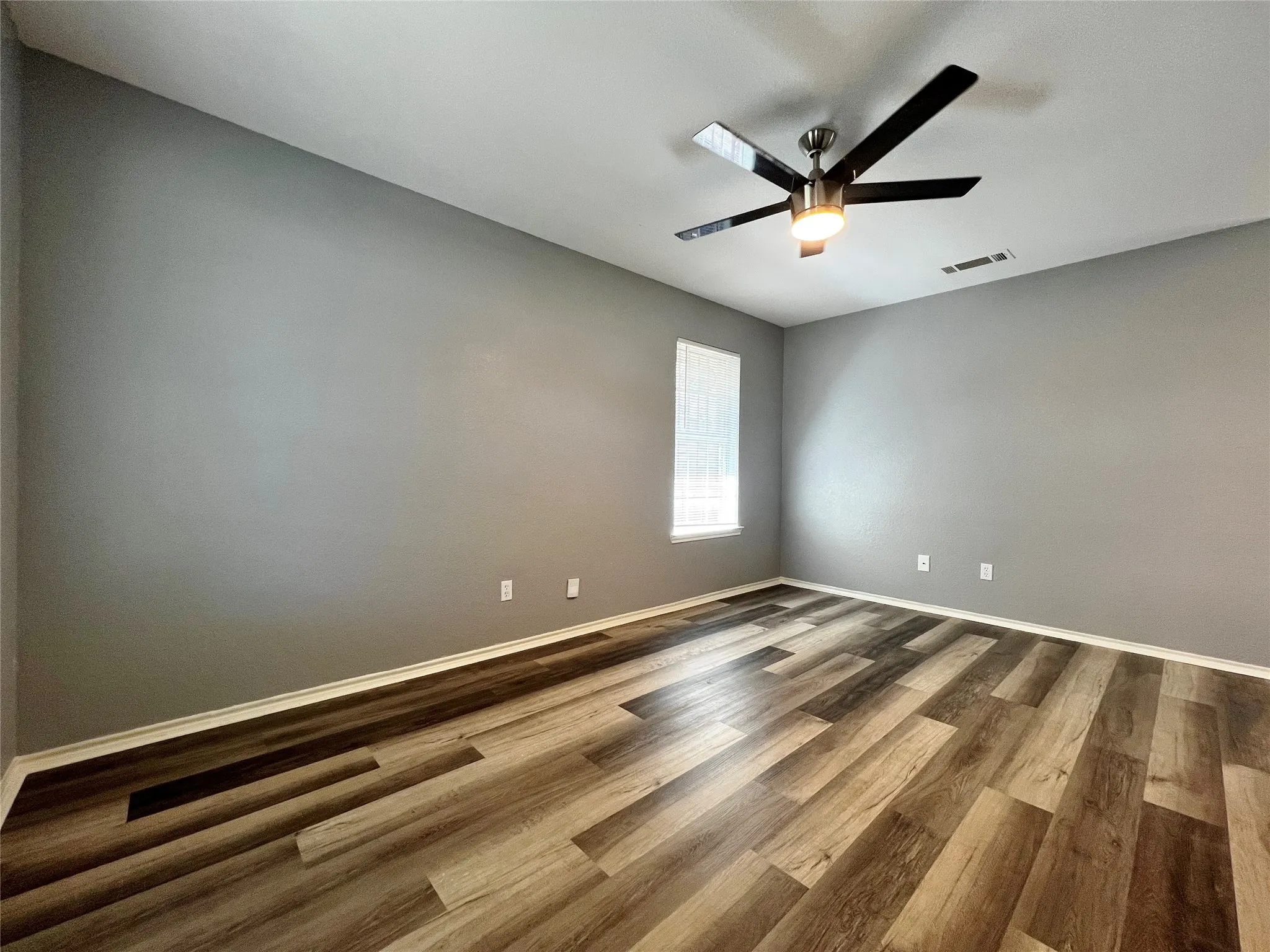 Duplex For Rent in Tarrant County , 1010 S Retta Street, Fort Worth, Texas 76111, 3 Bedroom, 2 Bathroom, Garage spaces, 916 Sqft, built in 2006, mls#21311604, Real Estate Agent in Fort Worth, Homes For Rent in Tarrant county, Homes For Rent in Fort Worth, Realtor in Fort Worth Texas, Real Estate Brokerage Independent Realty Texas, Luminita Cordes Realtor