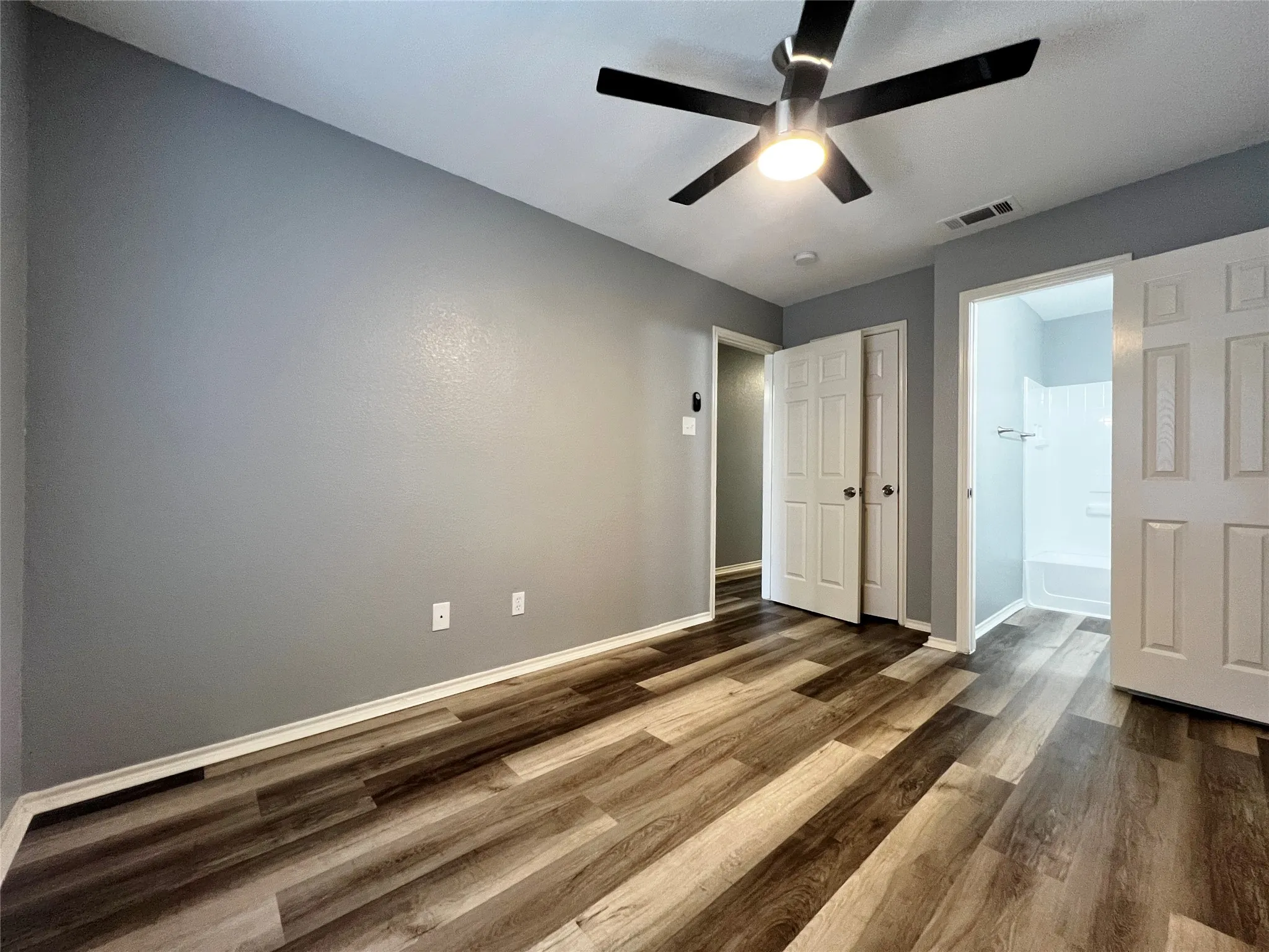Duplex For Rent in Tarrant County , 1010 S Retta Street, Fort Worth, Texas 76111, 3 Bedroom, 2 Bathroom, Garage spaces, 916 Sqft, built in 2006, mls#21311604, Real Estate Agent in Fort Worth, Homes For Rent in Tarrant county, Homes For Rent in Fort Worth, Realtor in Fort Worth Texas, Real Estate Brokerage Independent Realty Texas, Luminita Cordes Realtor