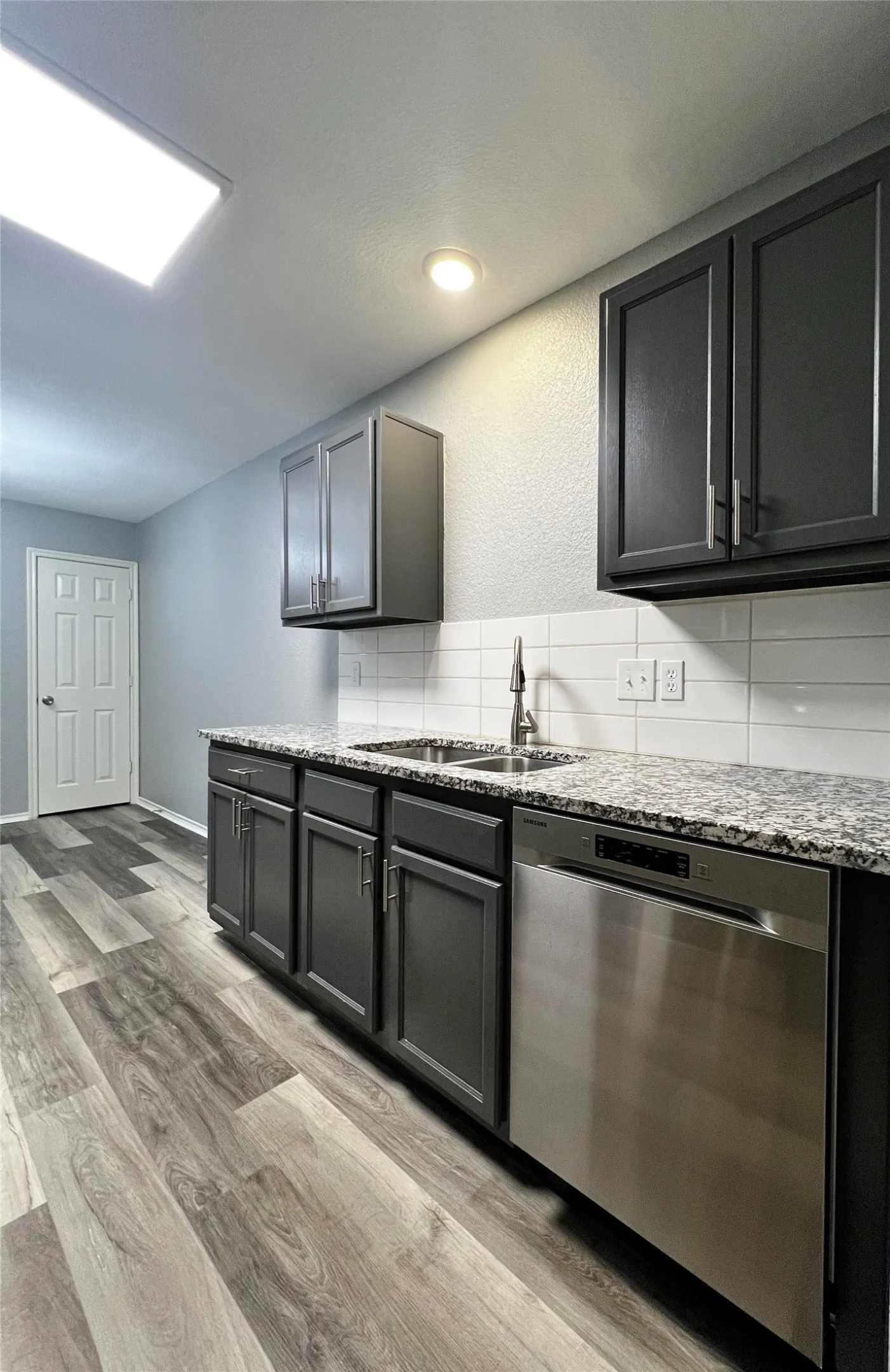 Duplex For Rent in Tarrant County , 1010 S Retta Street, Fort Worth, Texas 76111, 3 Bedroom, 2 Bathroom, Garage spaces, 916 Sqft, built in 2006, mls#21311604, Real Estate Agent in Fort Worth, Homes For Rent in Tarrant county, Homes For Rent in Fort Worth, Realtor in Fort Worth Texas, Real Estate Brokerage Independent Realty Texas, Luminita Cordes Realtor