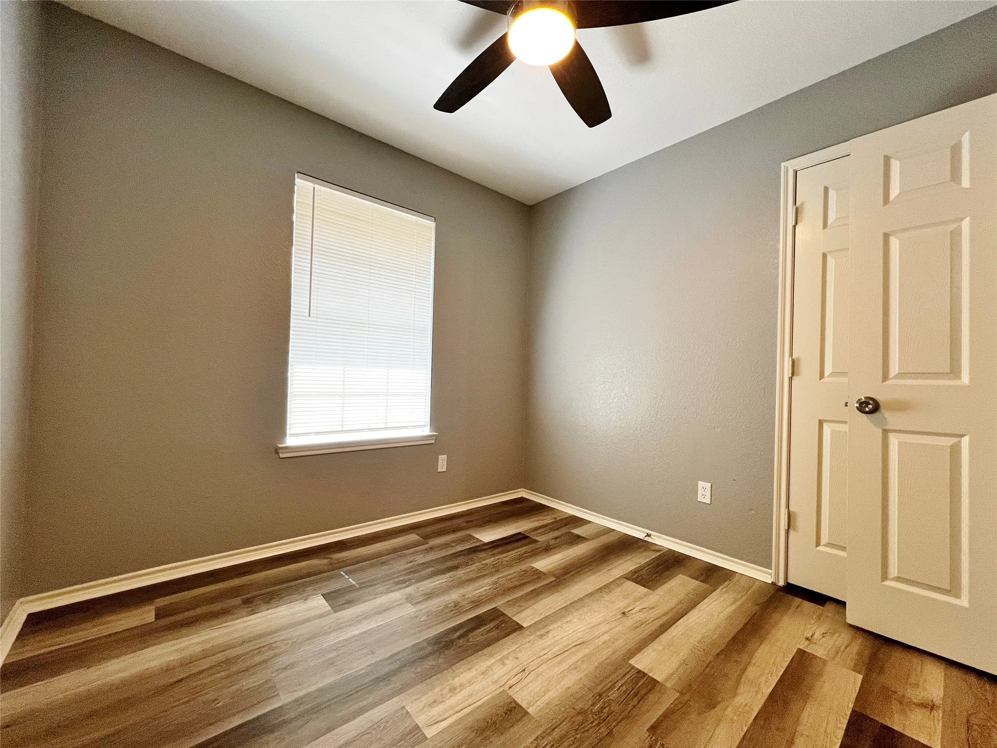 Duplex For Rent in Tarrant County , 1010 S Retta Street, Fort Worth, Texas 76111, 3 Bedroom, 2 Bathroom, Garage spaces, 916 Sqft, built in 2006, mls#21311604, Real Estate Agent in Fort Worth, Homes For Rent in Tarrant county, Homes For Rent in Fort Worth, Realtor in Fort Worth Texas, Real Estate Brokerage Independent Realty Texas, Luminita Cordes Realtor