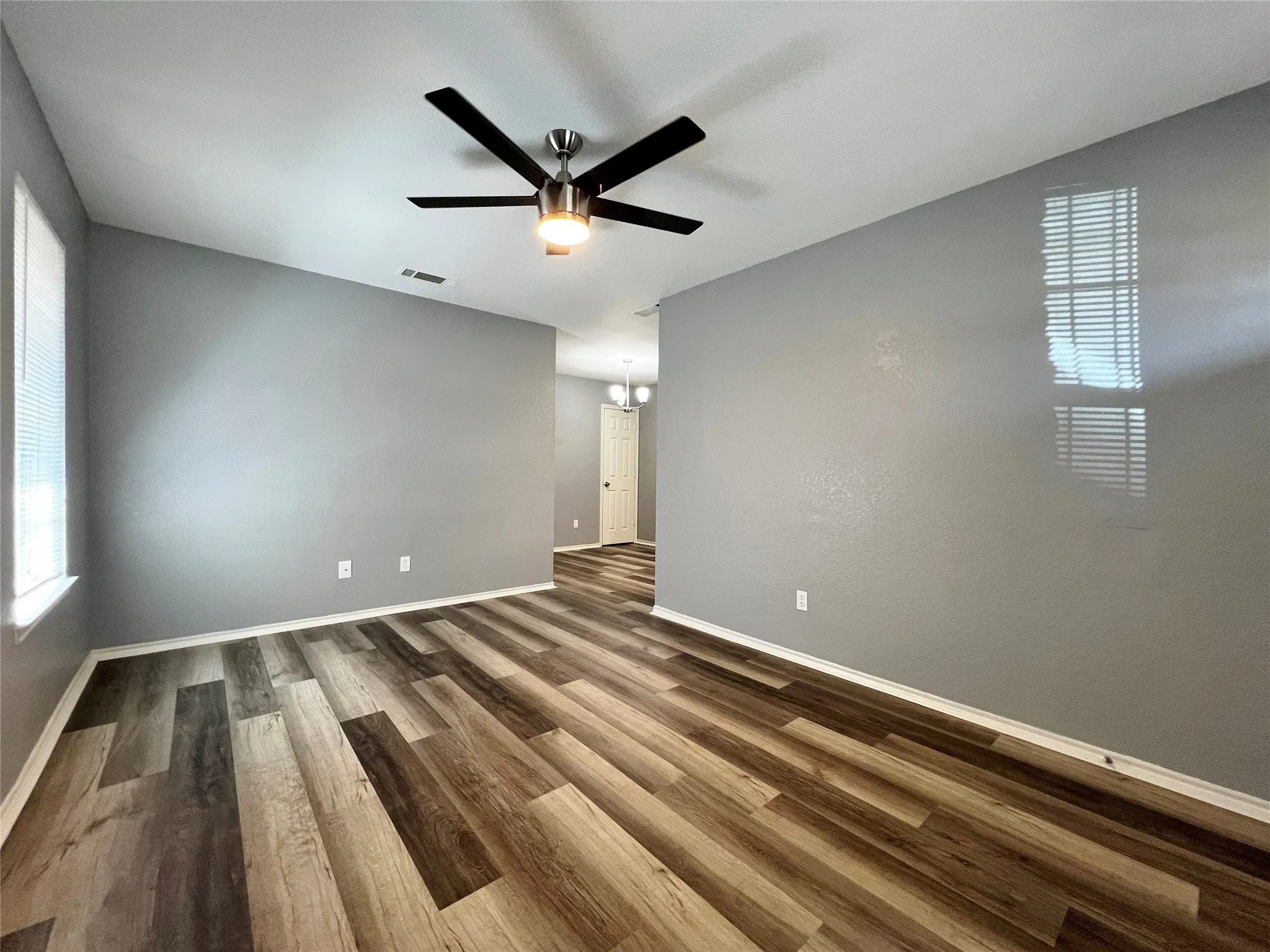 Duplex For Rent in Tarrant County , 1010 S Retta Street, Fort Worth, Texas 76111, 3 Bedroom, 2 Bathroom, Garage spaces, 916 Sqft, built in 2006, mls#21311604, Real Estate Agent in Fort Worth, Homes For Rent in Tarrant county, Homes For Rent in Fort Worth, Realtor in Fort Worth Texas, Real Estate Brokerage Independent Realty Texas, Luminita Cordes Realtor