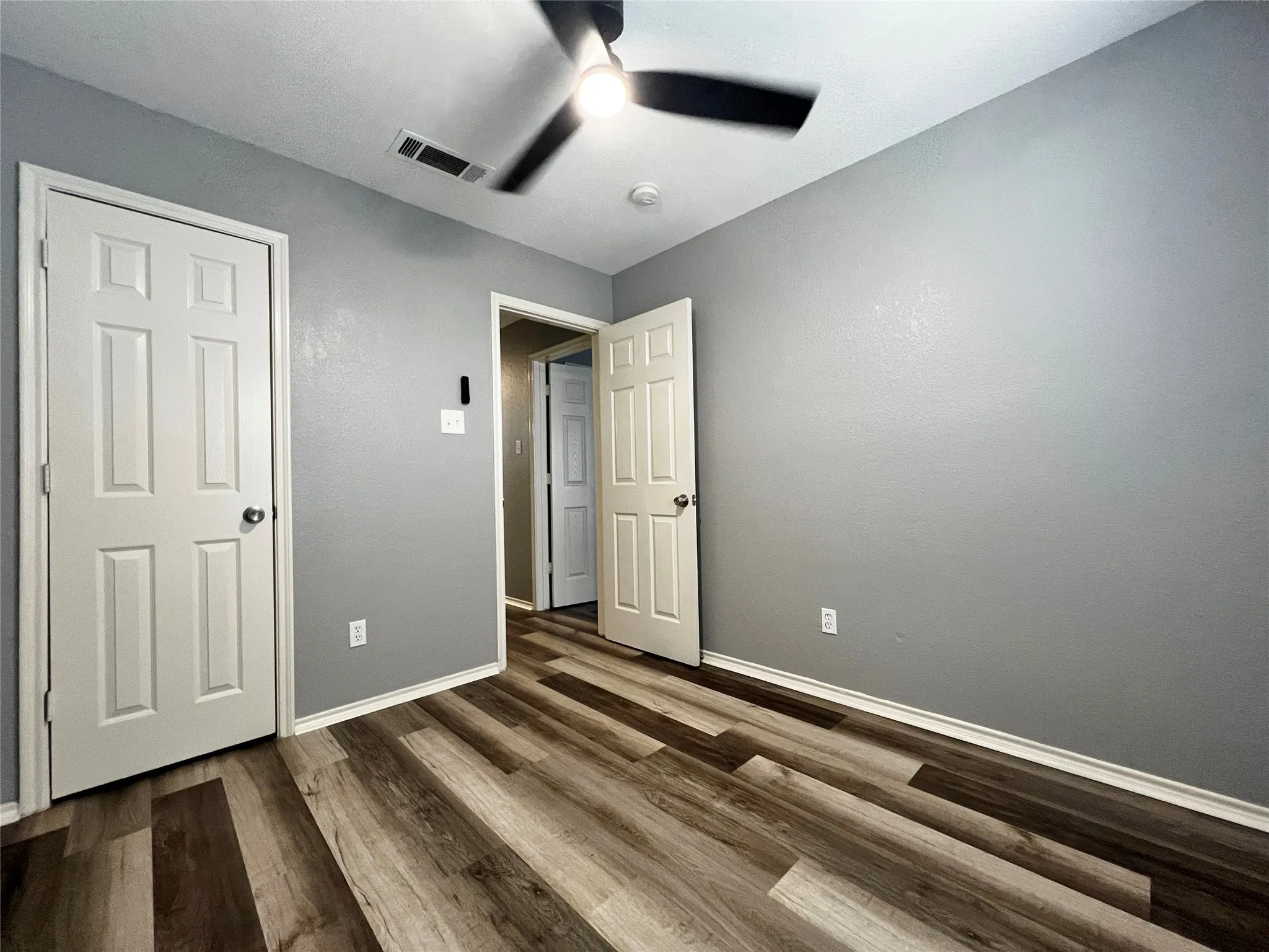 Duplex For Rent in Tarrant County , 1010 S Retta Street, Fort Worth, Texas 76111, 3 Bedroom, 2 Bathroom, Garage spaces, 916 Sqft, built in 2006, mls#21311604, Real Estate Agent in Fort Worth, Homes For Rent in Tarrant county, Homes For Rent in Fort Worth, Realtor in Fort Worth Texas, Real Estate Brokerage Independent Realty Texas, Luminita Cordes Realtor
