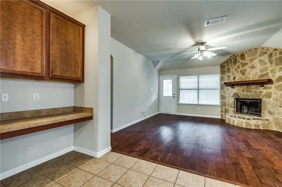 Single Family Residence For Rent in Denton County , 811 Creekside Drive, Little Elm, Texas 75068, 4 Bedrooms, 2 Bathrooms, 2 Garage spaces, 1,970 Sqft, built in 2006, Price $2,350, mls#21311616, Real Estate Agent in Little Elm, Homes For Rent in Denton county, Homes For Rent in Little Elm, Realtor in Little Elm Texas, Real Estate Brokerage Independent Realty Texas, Luminita Cordes Realtor