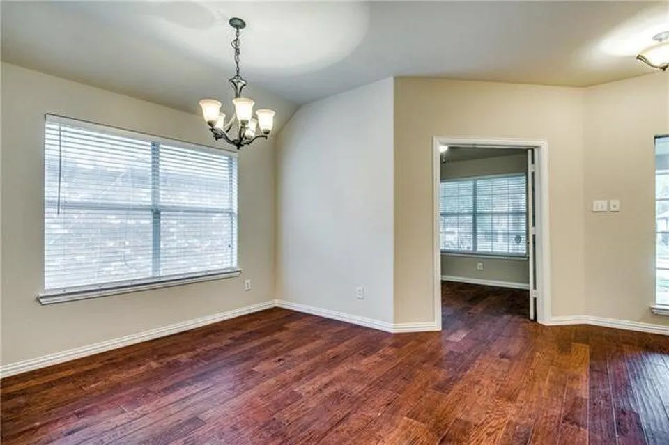 Single Family Residence For Rent in Denton County , 811 Creekside Drive, Little Elm, Texas 75068, 4 Bedrooms, 2 Bathrooms, 2 Garage spaces, 1,970 Sqft, built in 2006, Price $2,350, mls#21311616, Real Estate Agent in Little Elm, Homes For Rent in Denton county, Homes For Rent in Little Elm, Realtor in Little Elm Texas, Real Estate Brokerage Independent Realty Texas, Luminita Cordes Realtor
