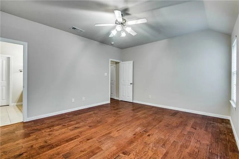 Single Family Residence For Rent in Denton County , 811 Creekside Drive, Little Elm, Texas 75068, 4 Bedrooms, 2 Bathrooms, 2 Garage spaces, 1,970 Sqft, built in 2006, Price $2,350, mls#21311616, Real Estate Agent in Little Elm, Homes For Rent in Denton county, Homes For Rent in Little Elm, Realtor in Little Elm Texas, Real Estate Brokerage Independent Realty Texas, Luminita Cordes Realtor