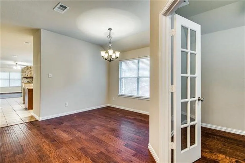 Single Family Residence For Rent in Denton County , 811 Creekside Drive, Little Elm, Texas 75068, 4 Bedrooms, 2 Bathrooms, 2 Garage spaces, 1,970 Sqft, built in 2006, Price $2,350, mls#21311616, Real Estate Agent in Little Elm, Homes For Rent in Denton county, Homes For Rent in Little Elm, Realtor in Little Elm Texas, Real Estate Brokerage Independent Realty Texas, Luminita Cordes Realtor