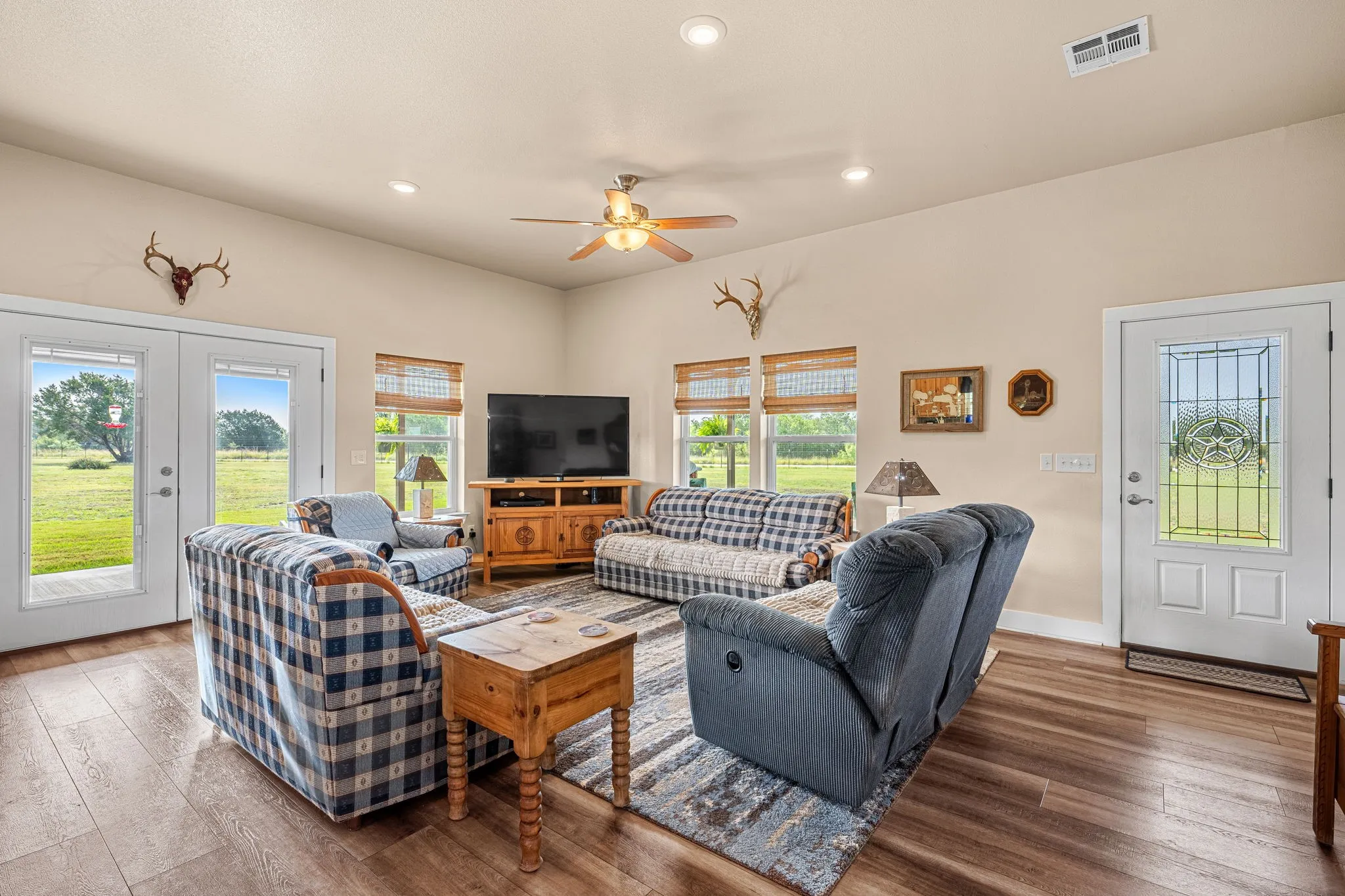 Single Family Residence For Sale in Lampasas County , 1795 County Road 2730, Lometa, Texas 76853, 3 Bedroom, 2 Bathroom, 2 Garage spaces, 1,650 Sqft, built in 2022, mls#21309994, Real Estate Agent in Lometa, Homes For Sale in Lampasas county, Homes For Sale in Lometa, Realtor in Lometa Texas, Real Estate Brokerage Independent Realty Texas, Luminita Cordes Realtor