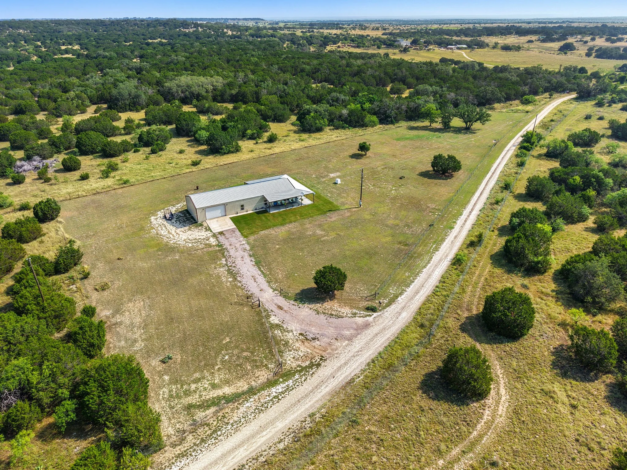 Single Family Residence For Sale in Lampasas County , 1795 County Road 2730, Lometa, Texas 76853, 3 Bedroom, 2 Bathroom, 2 Garage spaces, 1,650 Sqft, built in 2022, mls#21309994, Real Estate Agent in Lometa, Homes For Sale in Lampasas county, Homes For Sale in Lometa, Realtor in Lometa Texas, Real Estate Brokerage Independent Realty Texas, Luminita Cordes Realtor