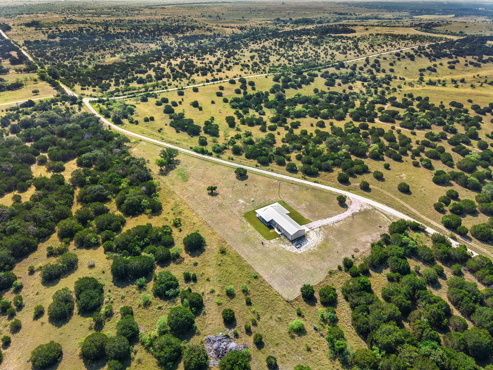 Single Family Residence For Sale in Lampasas County , 1795 County Road 2730, Lometa, Texas 76853, 3 Bedroom, 2 Bathroom, 2 Garage spaces, 1,650 Sqft, built in 2022, mls#21309994, Real Estate Agent in Lometa, Homes For Sale in Lampasas county, Homes For Sale in Lometa, Realtor in Lometa Texas, Real Estate Brokerage Independent Realty Texas, Luminita Cordes Realtor