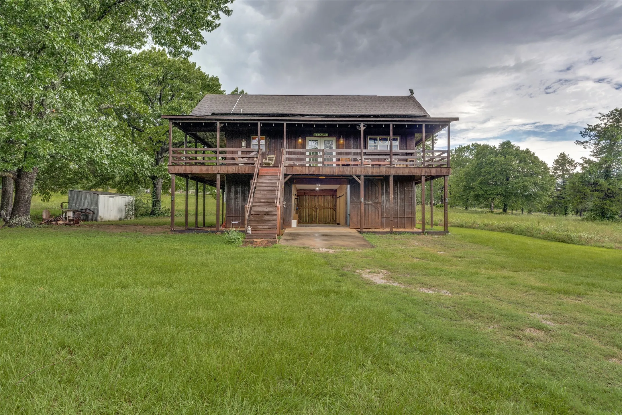 Single Family Residence For Sale in Grayson County , 757 Private Road 192, Denison, Texas 75021, 3 Bedroom, 3 Bathroom, 3 Garage spaces, 1,998 Sqft, built in 2010, mls#21301334, Real Estate Agent in Denison, Homes For Sale in Grayson county, Homes For Sale in Denison, Realtor in Denison Texas, Real Estate Brokerage Independent Realty Texas, Luminita Cordes Realtor