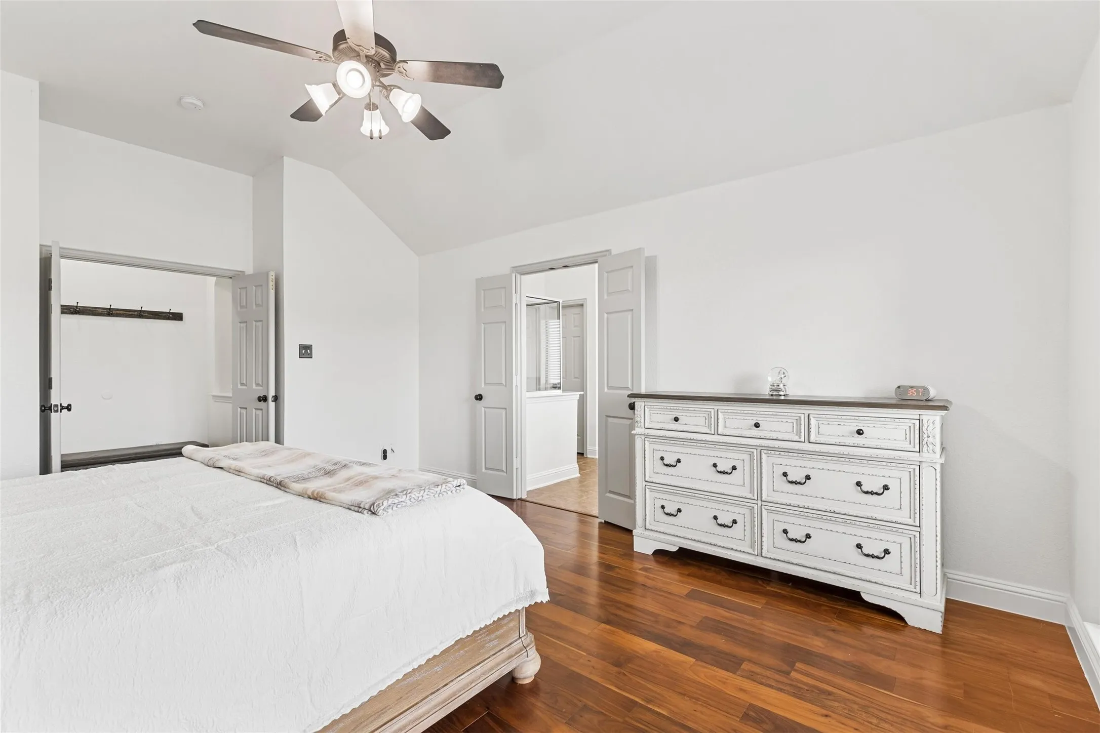 Single Family Residence For Sale in Rockwall County , 254 Mckinley Lane, Royse City, Texas 75189, 4 Bedroom, 2 Bathroom, 3 Garage spaces, 2,429 Sqft, built in 2005, mls#21311539, Real Estate Agent in Royse City, Homes For Sale in Rockwall county, Homes For Sale in Royse City, Realtor in Royse City Texas, Real Estate Brokerage Independent Realty Texas, Luminita Cordes Realtor