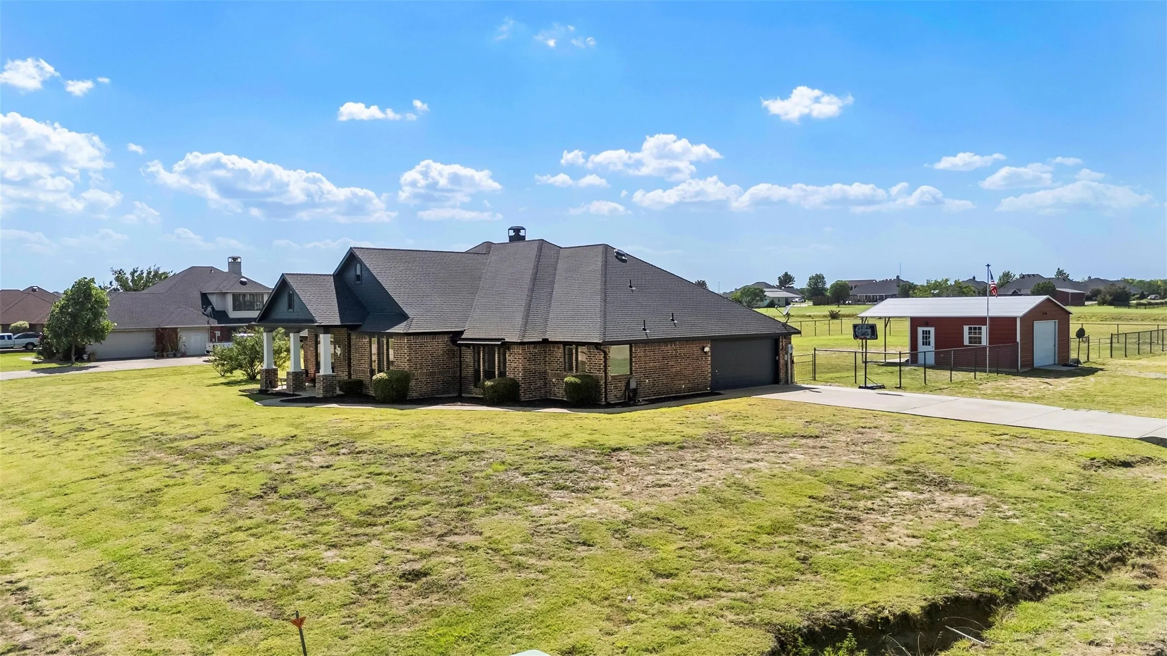 Single Family Residence For Sale in Rockwall County , 254 Mckinley Lane, Royse City, Texas 75189, 4 Bedroom, 2 Bathroom, 3 Garage spaces, 2,429 Sqft, built in 2005, mls#21311539, Real Estate Agent in Royse City, Homes For Sale in Rockwall county, Homes For Sale in Royse City, Realtor in Royse City Texas, Real Estate Brokerage Independent Realty Texas, Luminita Cordes Realtor