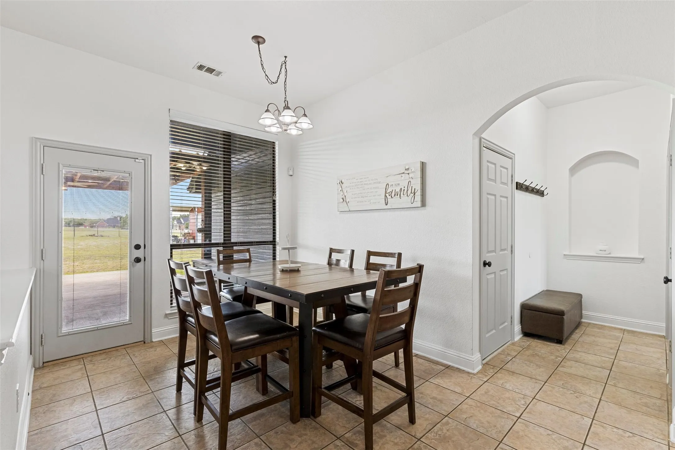 Single Family Residence For Sale in Rockwall County , 254 Mckinley Lane, Royse City, Texas 75189, 4 Bedroom, 2 Bathroom, 3 Garage spaces, 2,429 Sqft, built in 2005, mls#21311539, Real Estate Agent in Royse City, Homes For Sale in Rockwall county, Homes For Sale in Royse City, Realtor in Royse City Texas, Real Estate Brokerage Independent Realty Texas, Luminita Cordes Realtor