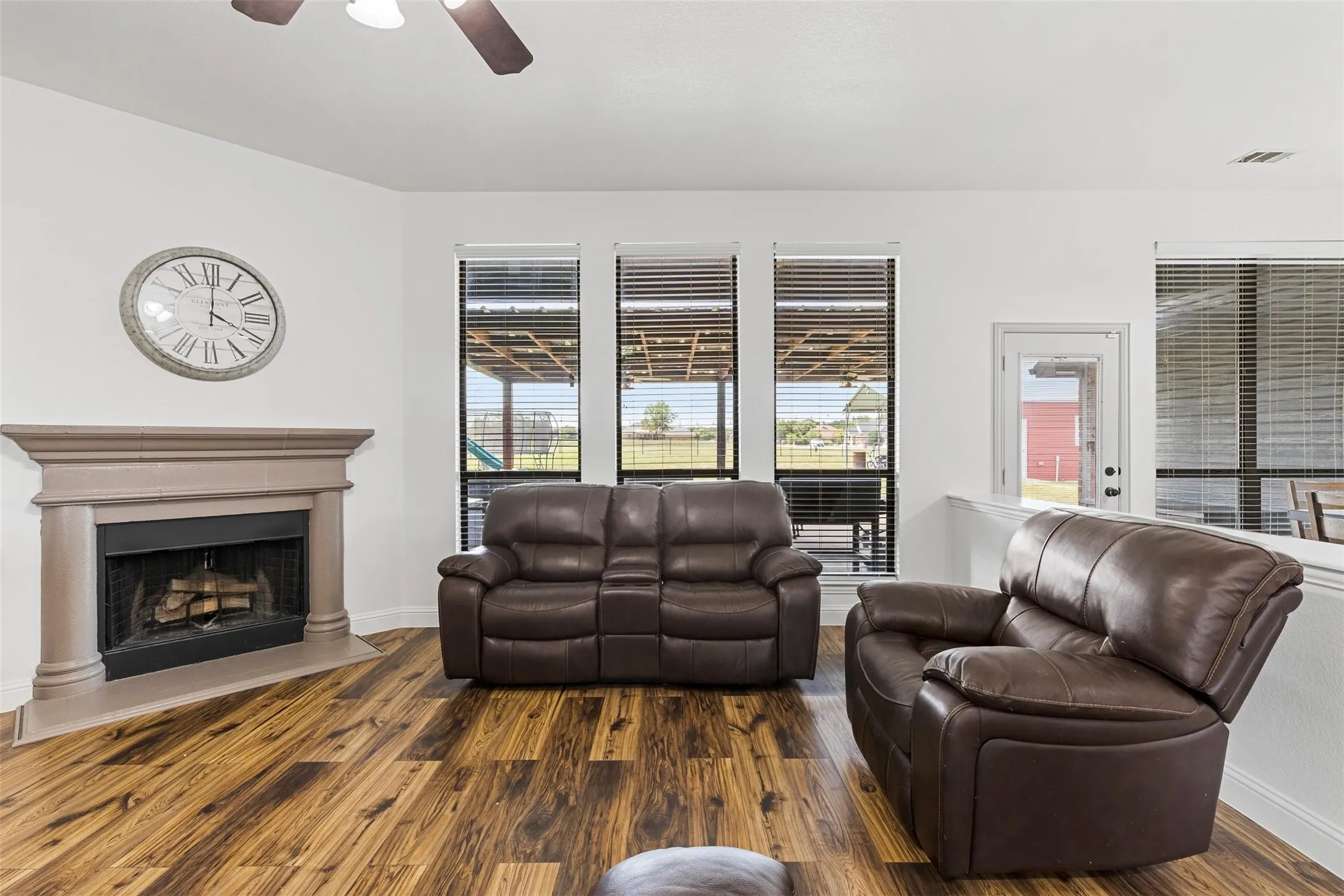 Single Family Residence For Sale in Rockwall County , 254 Mckinley Lane, Royse City, Texas 75189, 4 Bedroom, 2 Bathroom, 3 Garage spaces, 2,429 Sqft, built in 2005, mls#21311539, Real Estate Agent in Royse City, Homes For Sale in Rockwall county, Homes For Sale in Royse City, Realtor in Royse City Texas, Real Estate Brokerage Independent Realty Texas, Luminita Cordes Realtor