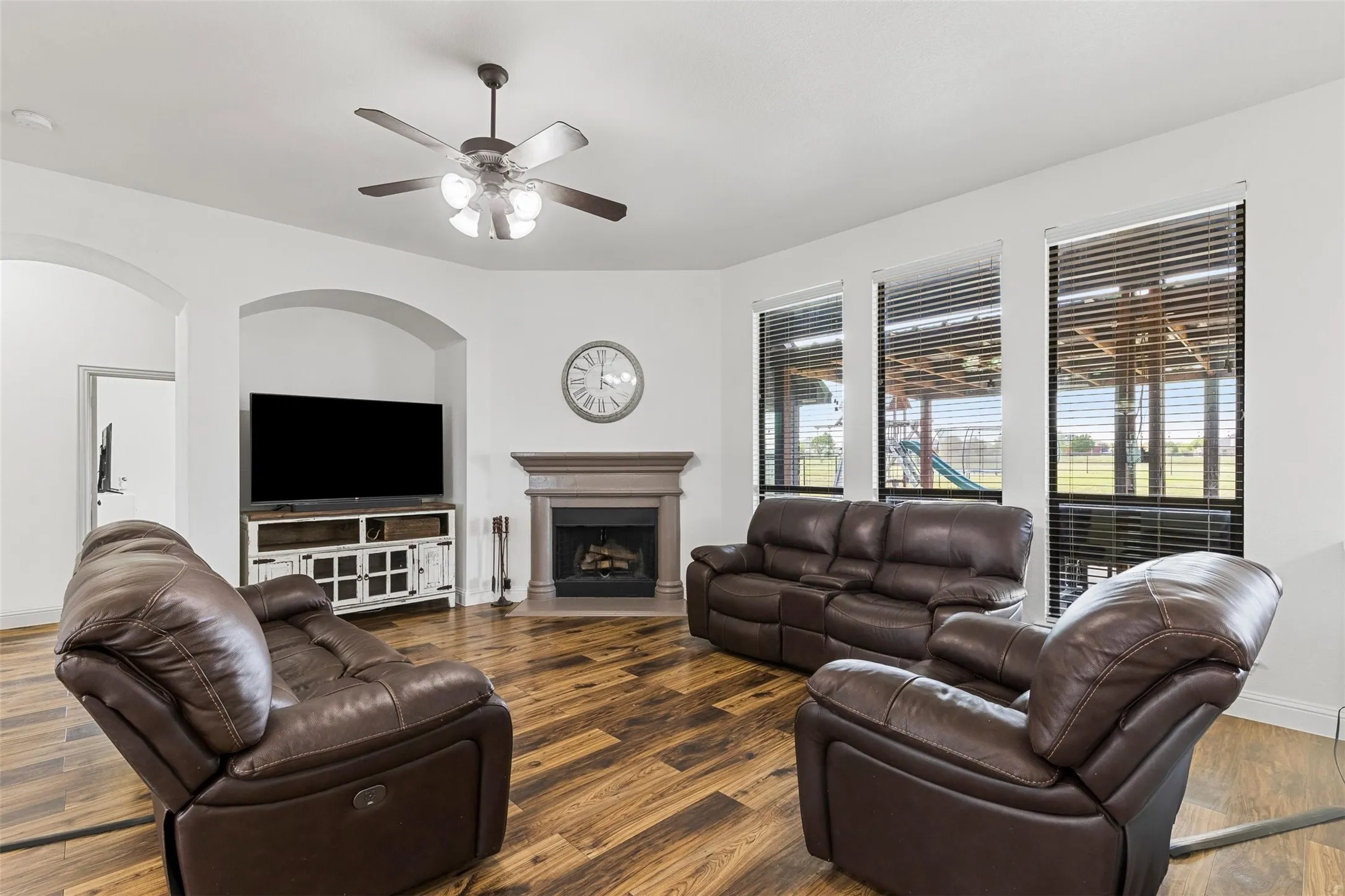 Single Family Residence For Sale in Rockwall County , 254 Mckinley Lane, Royse City, Texas 75189, 4 Bedroom, 2 Bathroom, 3 Garage spaces, 2,429 Sqft, built in 2005, mls#21311539, Real Estate Agent in Royse City, Homes For Sale in Rockwall county, Homes For Sale in Royse City, Realtor in Royse City Texas, Real Estate Brokerage Independent Realty Texas, Luminita Cordes Realtor