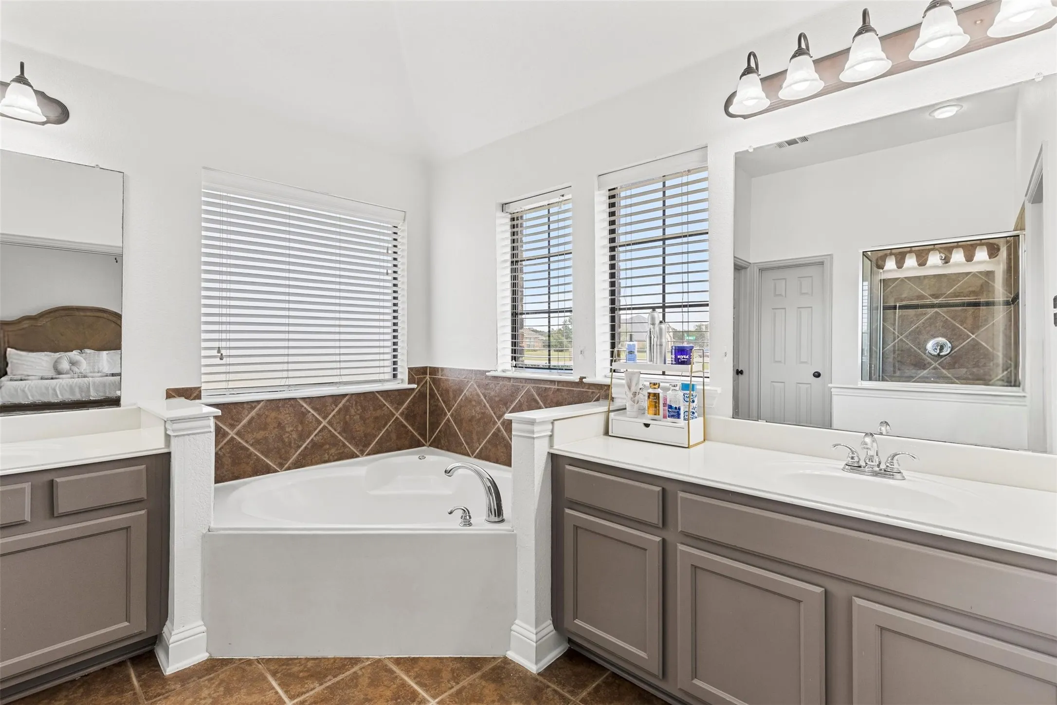 Single Family Residence For Sale in Rockwall County , 254 Mckinley Lane, Royse City, Texas 75189, 4 Bedroom, 2 Bathroom, 3 Garage spaces, 2,429 Sqft, built in 2005, mls#21311539, Real Estate Agent in Royse City, Homes For Sale in Rockwall county, Homes For Sale in Royse City, Realtor in Royse City Texas, Real Estate Brokerage Independent Realty Texas, Luminita Cordes Realtor