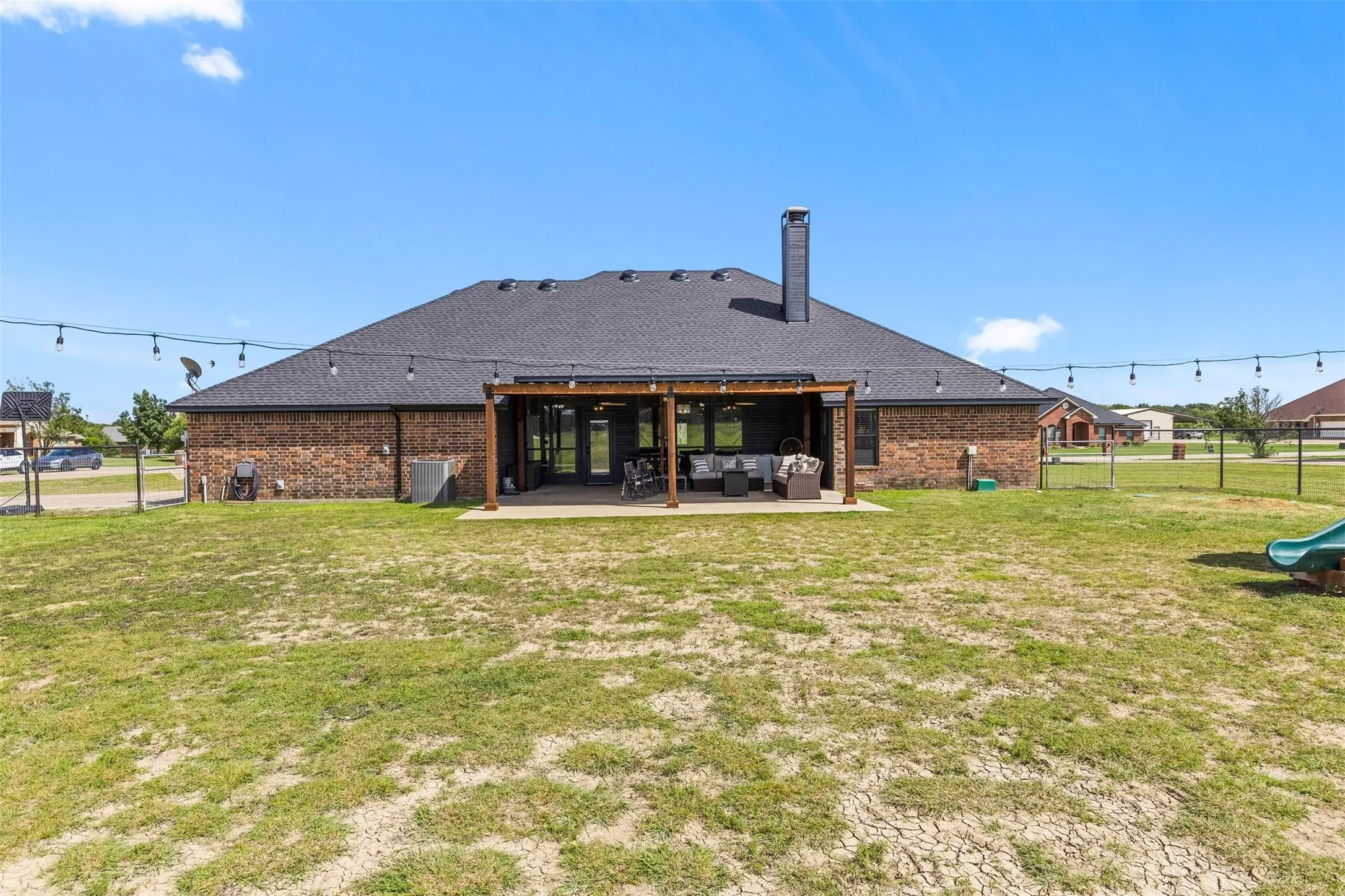 Single Family Residence For Sale in Rockwall County , 254 Mckinley Lane, Royse City, Texas 75189, 4 Bedroom, 2 Bathroom, 3 Garage spaces, 2,429 Sqft, built in 2005, mls#21311539, Real Estate Agent in Royse City, Homes For Sale in Rockwall county, Homes For Sale in Royse City, Realtor in Royse City Texas, Real Estate Brokerage Independent Realty Texas, Luminita Cordes Realtor