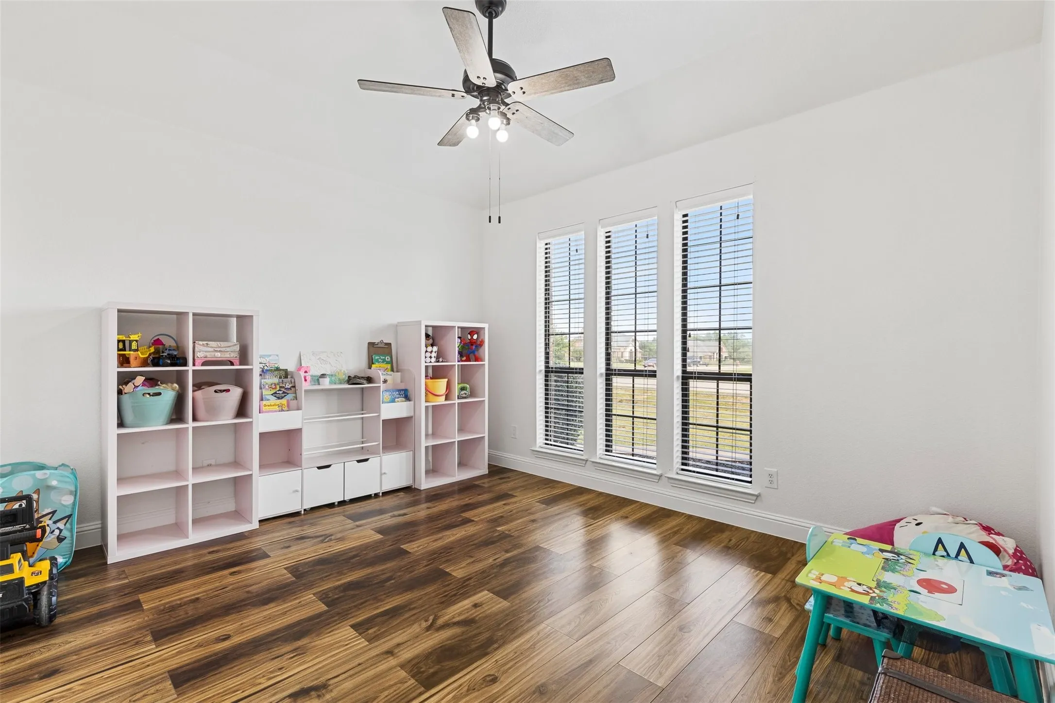 Single Family Residence For Sale in Rockwall County , 254 Mckinley Lane, Royse City, Texas 75189, 4 Bedroom, 2 Bathroom, 3 Garage spaces, 2,429 Sqft, built in 2005, mls#21311539, Real Estate Agent in Royse City, Homes For Sale in Rockwall county, Homes For Sale in Royse City, Realtor in Royse City Texas, Real Estate Brokerage Independent Realty Texas, Luminita Cordes Realtor