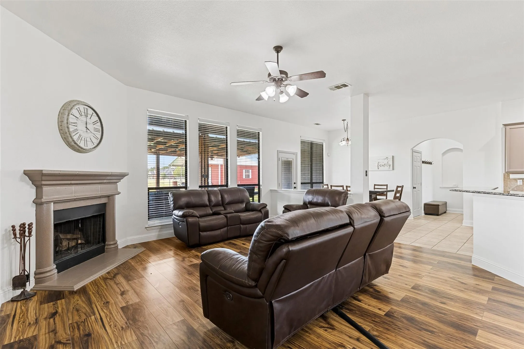 Single Family Residence For Sale in Rockwall County , 254 Mckinley Lane, Royse City, Texas 75189, 4 Bedroom, 2 Bathroom, 3 Garage spaces, 2,429 Sqft, built in 2005, mls#21311539, Real Estate Agent in Royse City, Homes For Sale in Rockwall county, Homes For Sale in Royse City, Realtor in Royse City Texas, Real Estate Brokerage Independent Realty Texas, Luminita Cordes Realtor